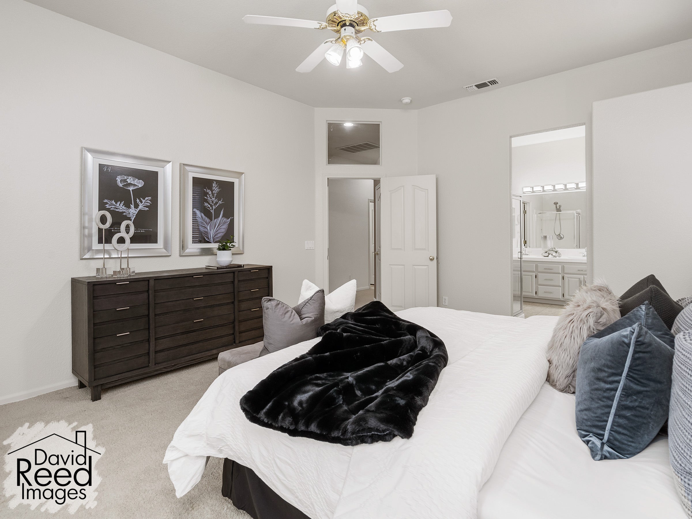 1045_BrockCircle_Int_Bedroom1_1_02