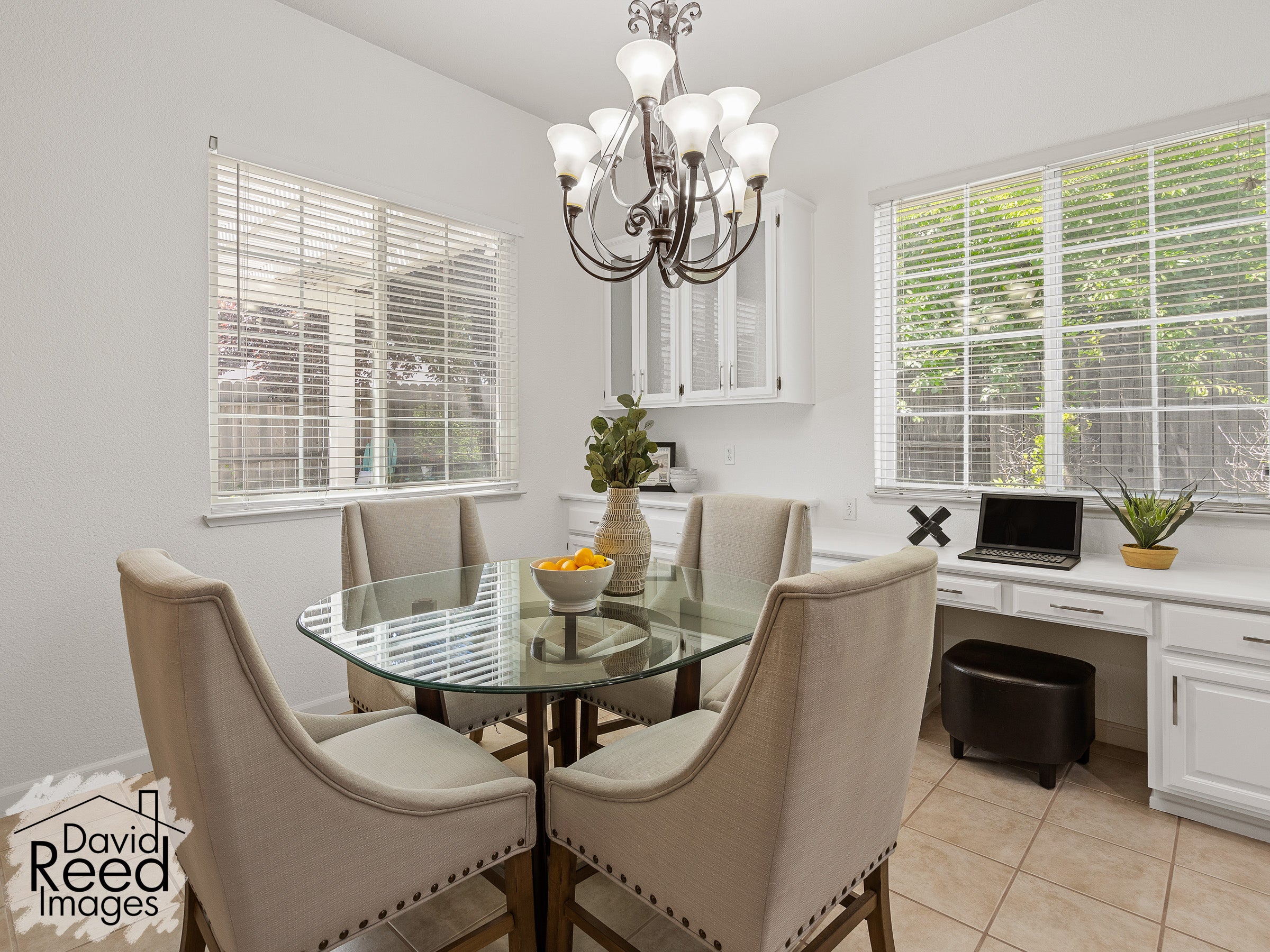 1045_BrockCircle_Int_Kitchen_1_04