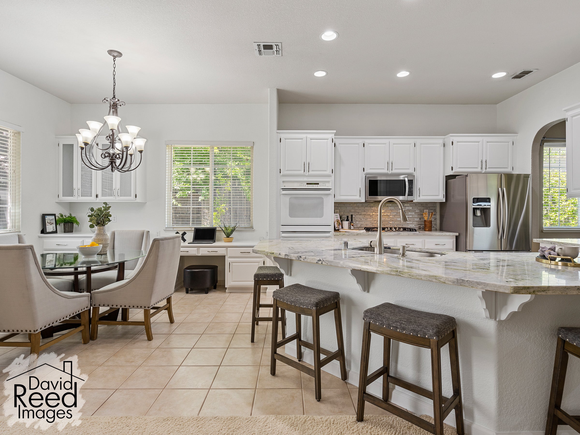 1045_BrockCircle_Int_Kitchen_1_06