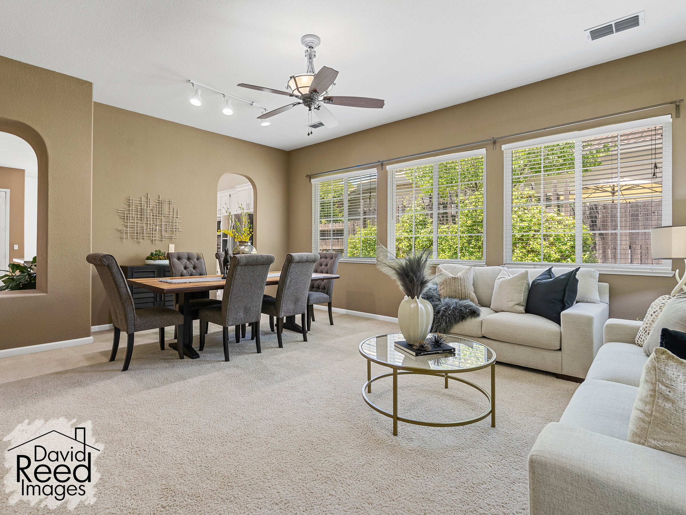 1045_BrockCircle_Int_LivingRoom_1_01