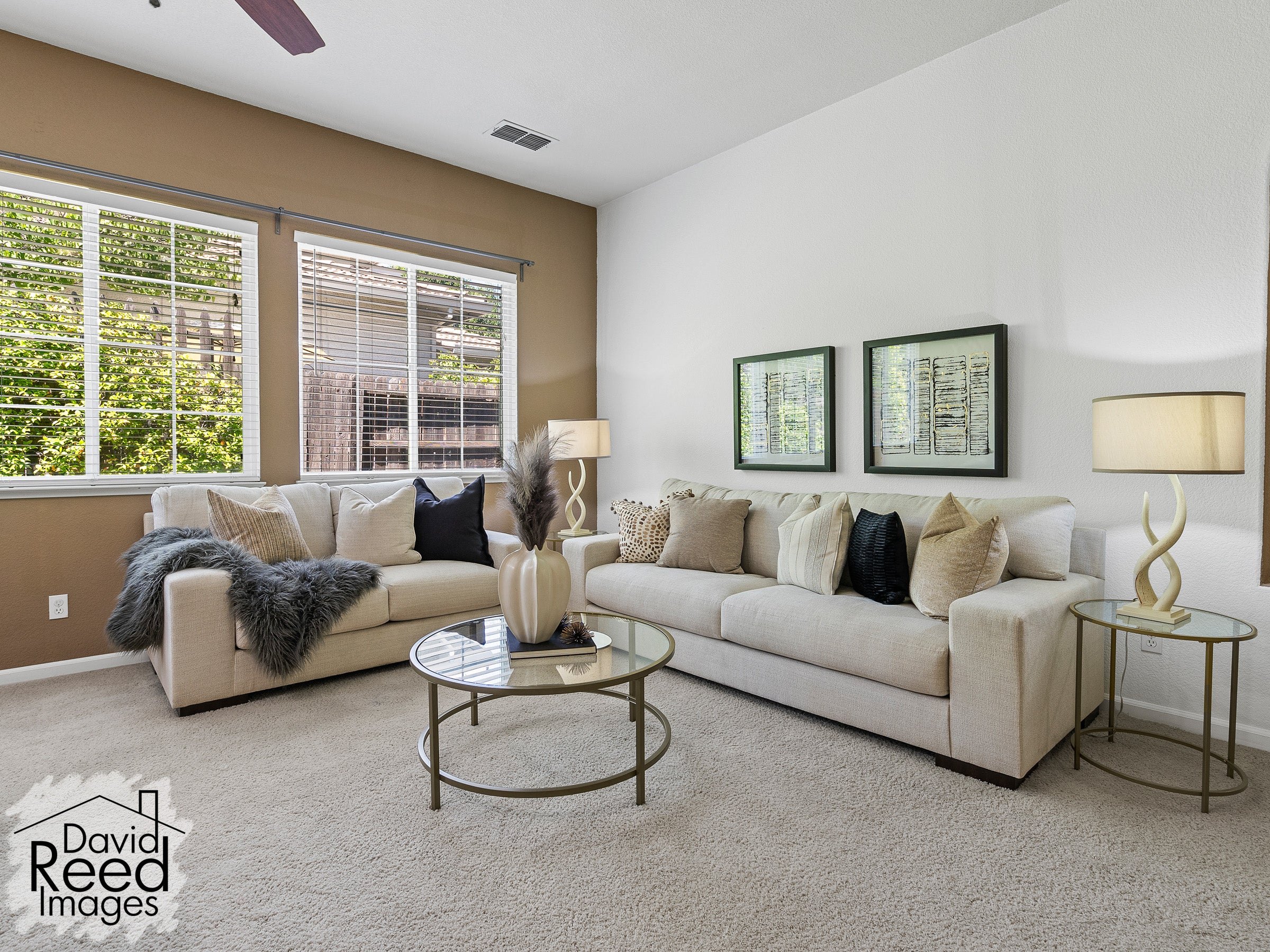 1045_BrockCircle_Int_LivingRoom_1_02