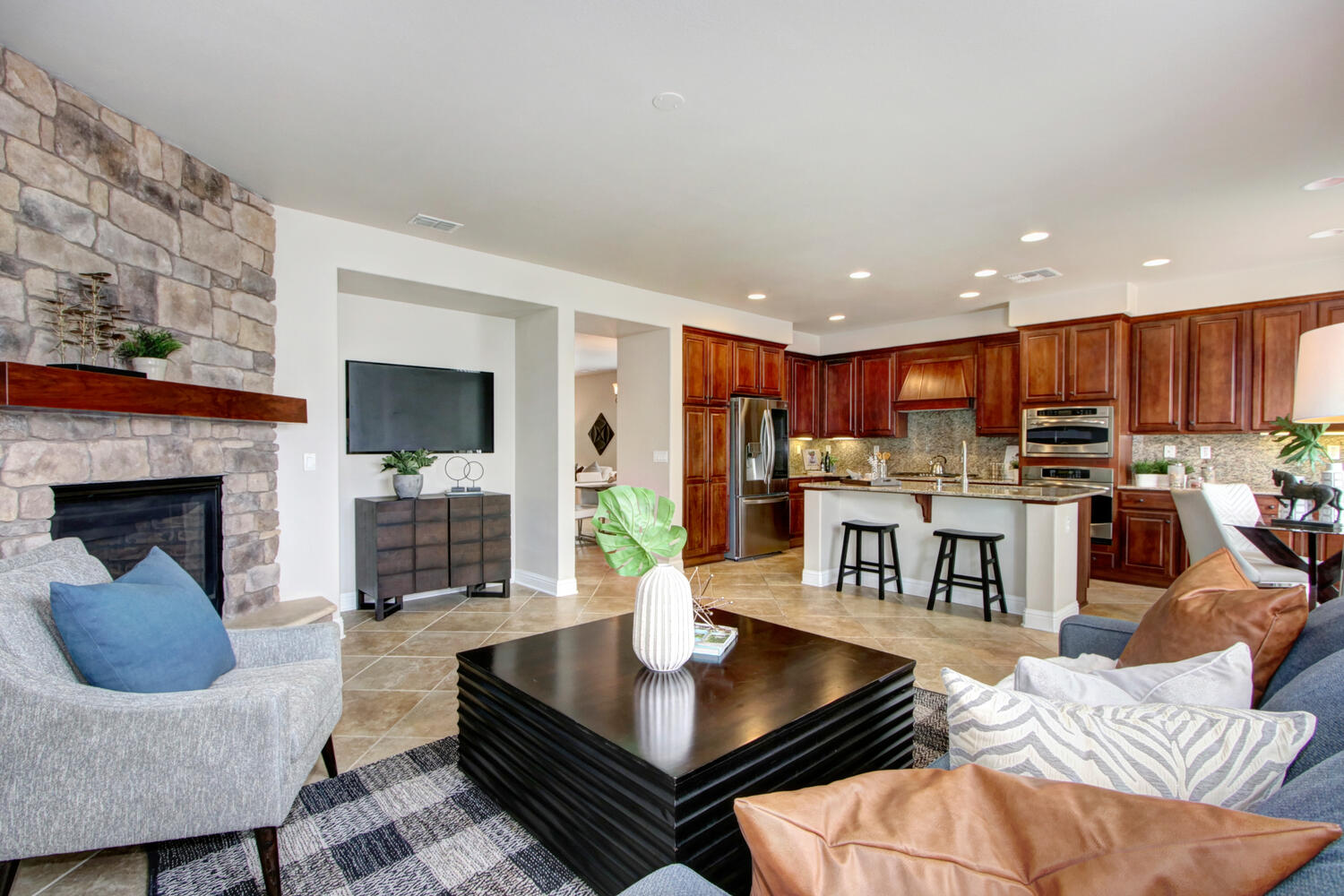 156_Dodbrook_Ct_Roseville_CA-large-018-025-018-1500x1000-72dpi