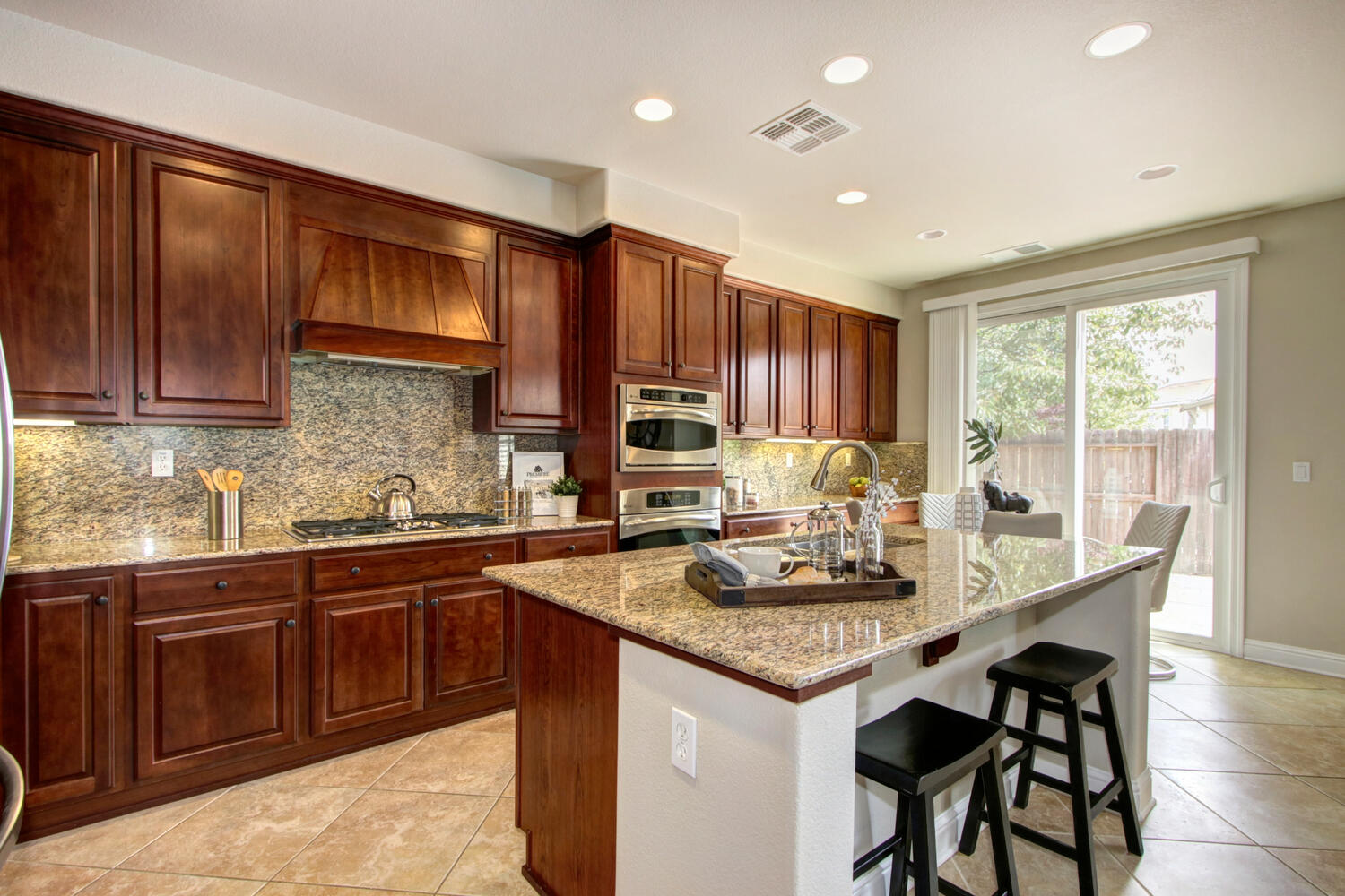 156_Dodbrook_Ct_Roseville_CA-large-021-018-021-1500x1000-72dpi
