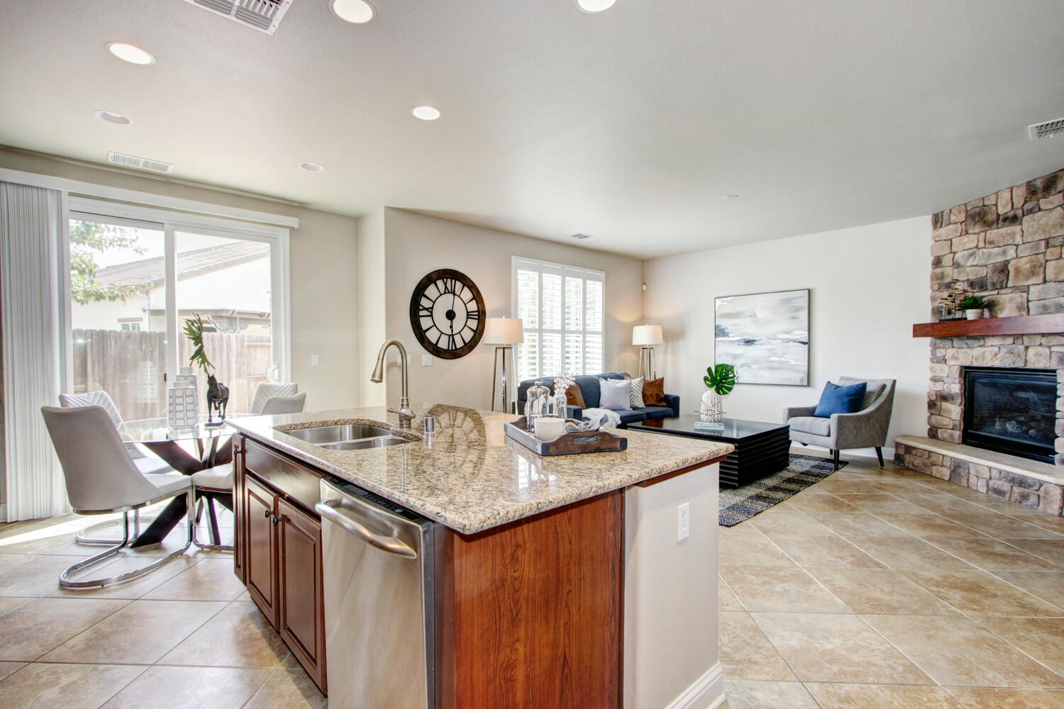 156_Dodbrook_Ct_Roseville_CA-large-025-029-025-1500x1000-72dpi