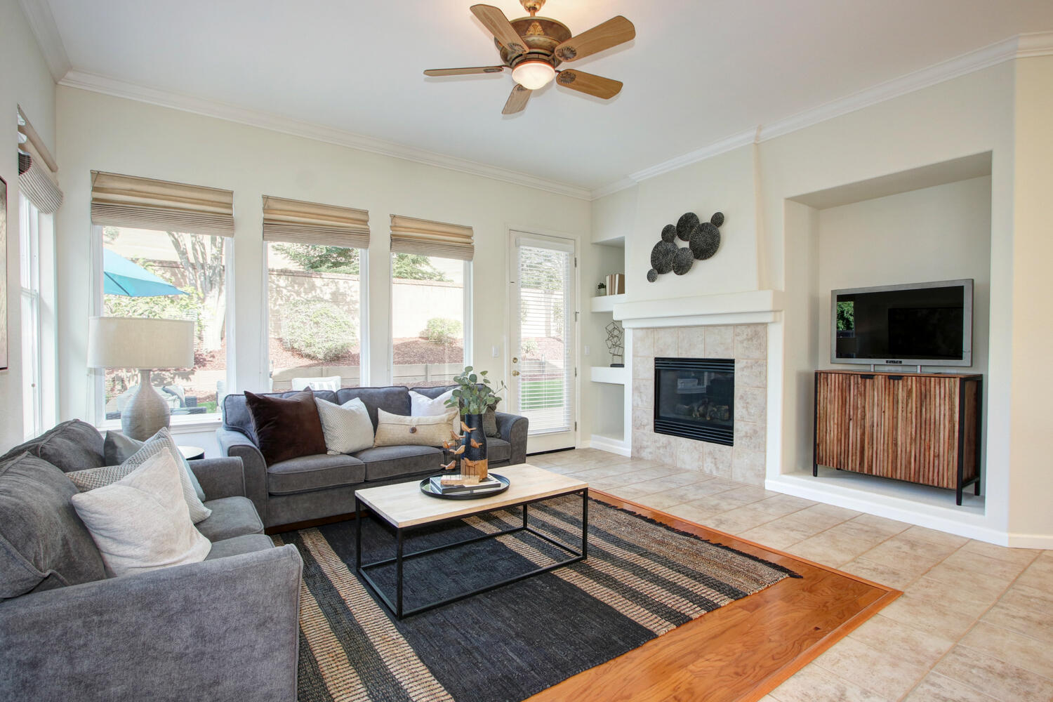 1981_Larkhall_Cir_Folsom_CA-large-019-021-019-1500x1000-72dpi
