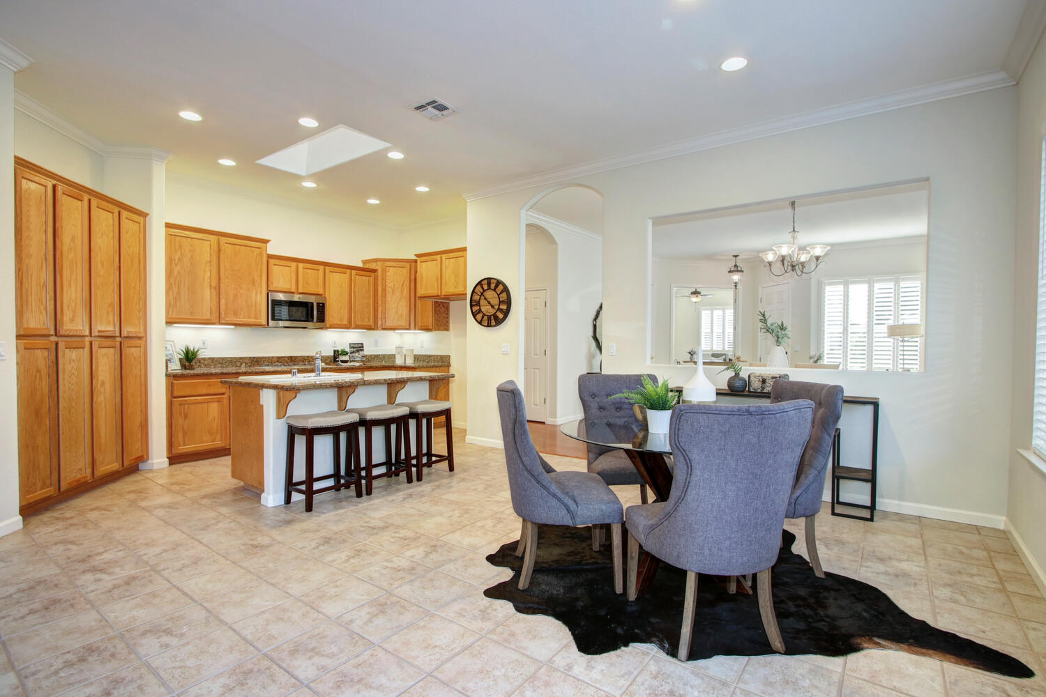 1981_Larkhall_Cir_Folsom_CA-large-022-019-022-1500x1000-72dpi