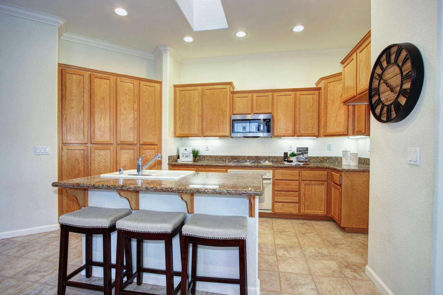 1981_Larkhall_Cir_Folsom_CA-large-025-022-025-1500x1000-72dpi
