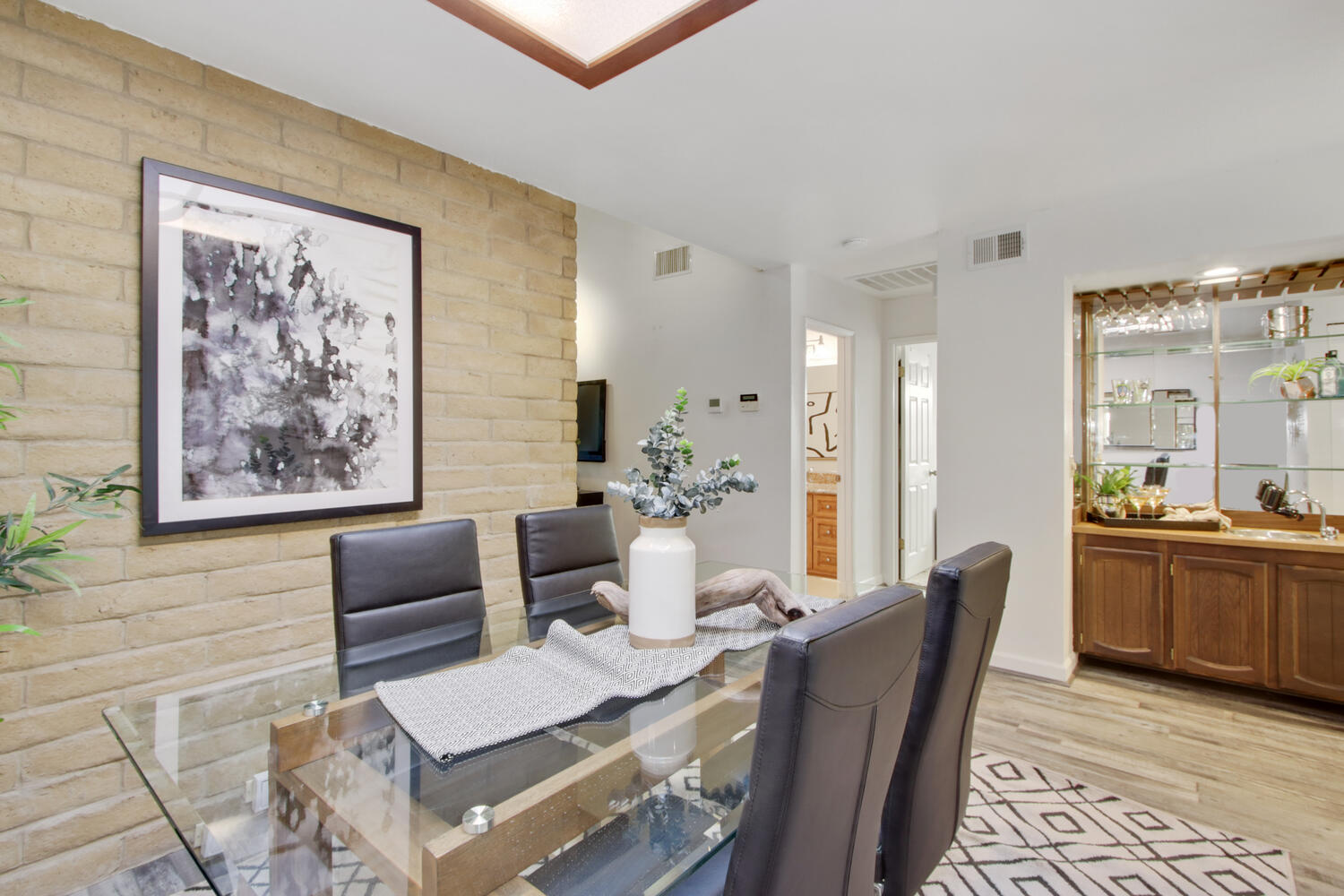 227_Hartnell_Pl_Sacramento_CA-large-013-020-013-1500x1000-72dpi