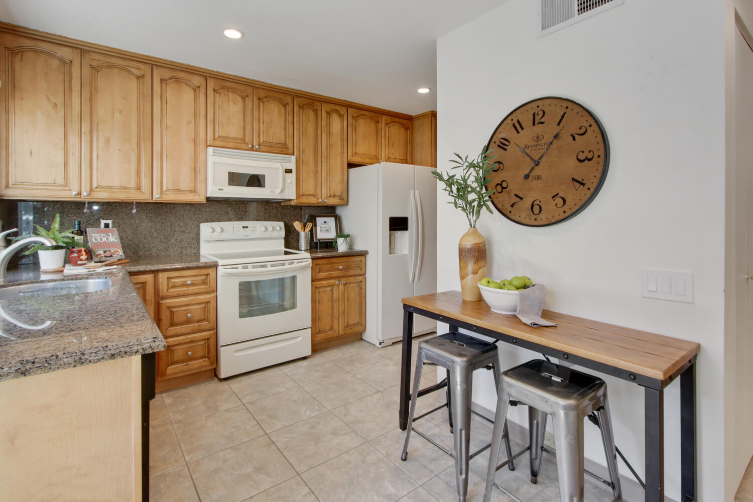 227_Hartnell_Pl_Sacramento_CA-large-015-030-015-1500x1000-72dpi