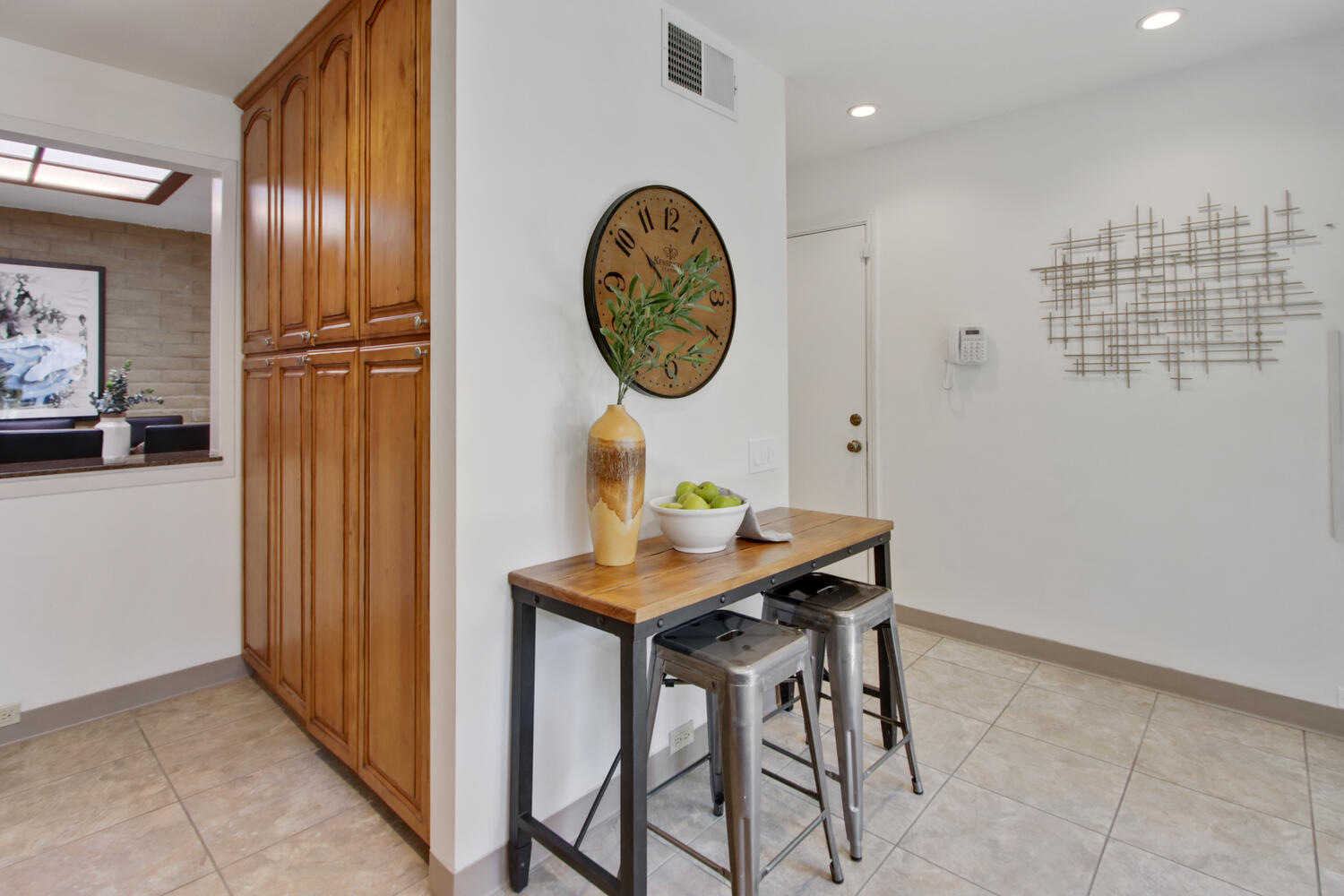 227_Hartnell_Pl_Sacramento_CA-large-018-028-018-1500x1000-72dpi