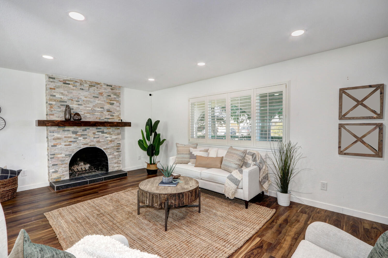2474_Knightwood_Way_Rancho-large-006-011-006-1500x1000-72dpi