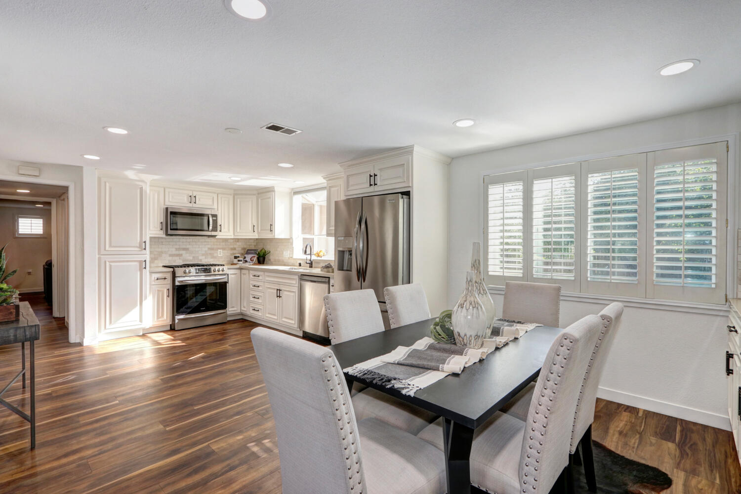 2474_Knightwood_Way_Rancho-large-009-010-009-1500x1000-72dpi