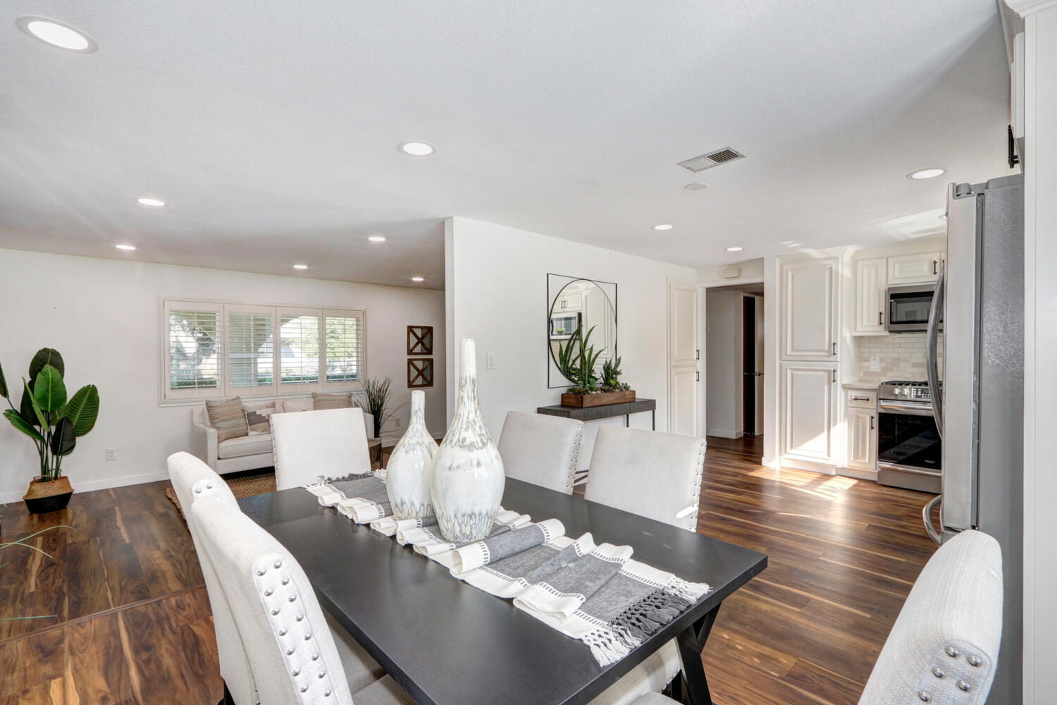 2474_Knightwood_Way_Rancho-large-012-012-012-1500x1000-72dpi