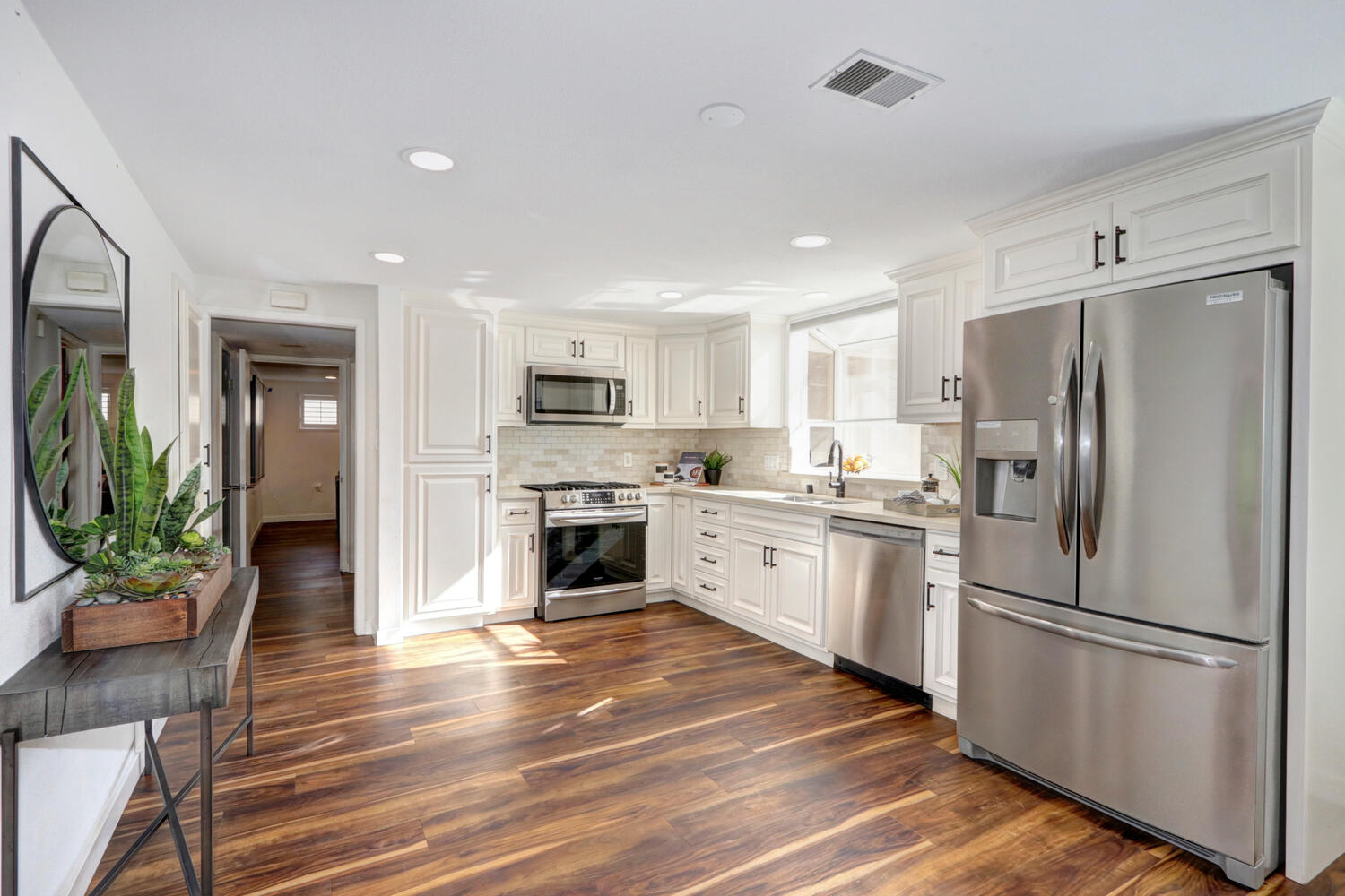 2474_Knightwood_Way_Rancho-large-013-013-013-1500x1000-72dpi
