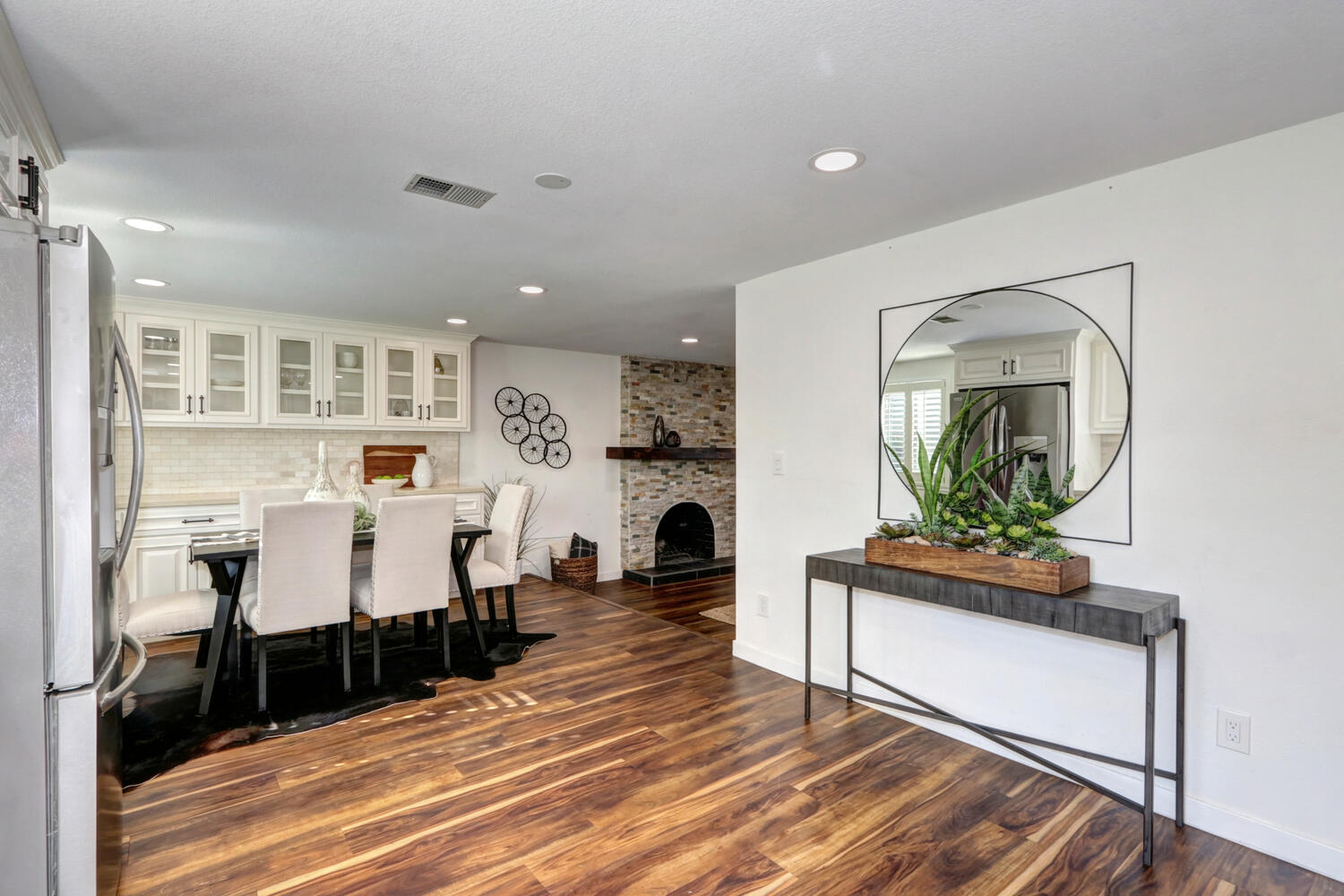 2474_Knightwood_Way_Rancho-large-016-016-016-1500x1000-72dpi