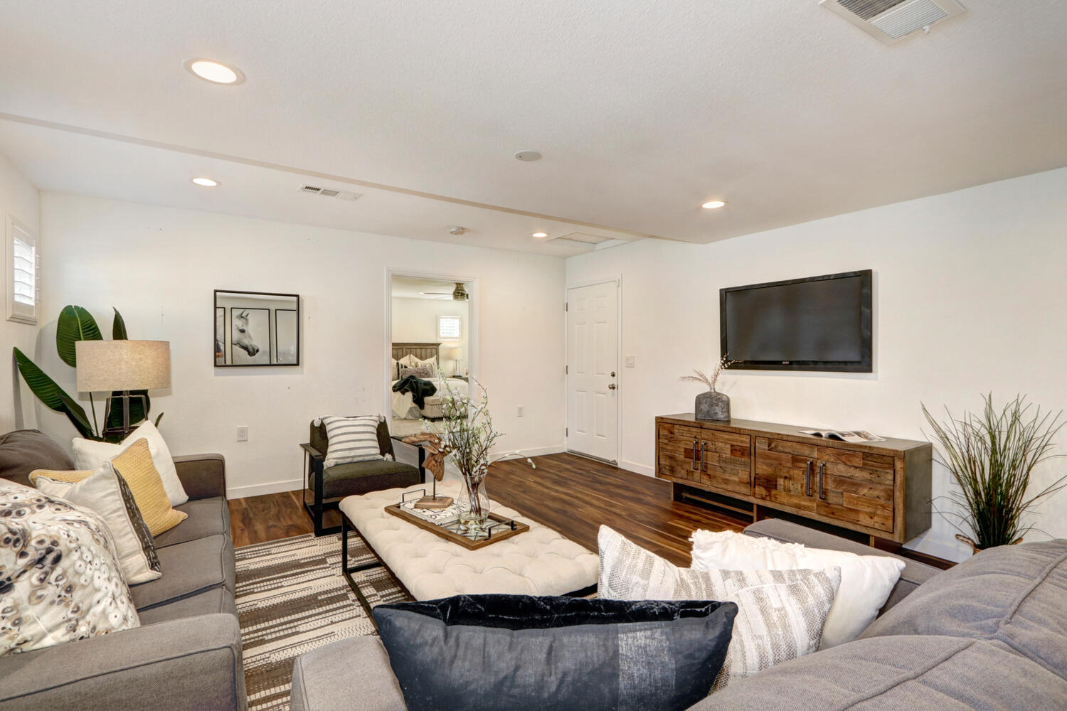 2474_Knightwood_Way_Rancho-large-020-018-020-1500x1000-72dpi