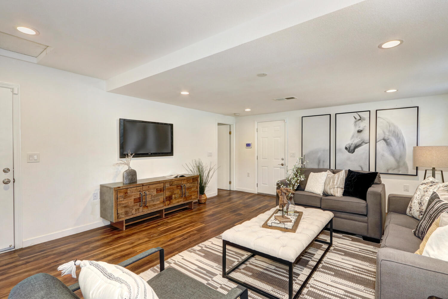 2474_Knightwood_Way_Rancho-large-022-023-022-1500x1000-72dpi