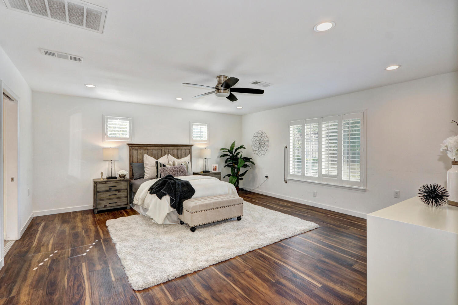 2474_Knightwood_Way_Rancho-large-023-020-023-1500x1000-72dpi