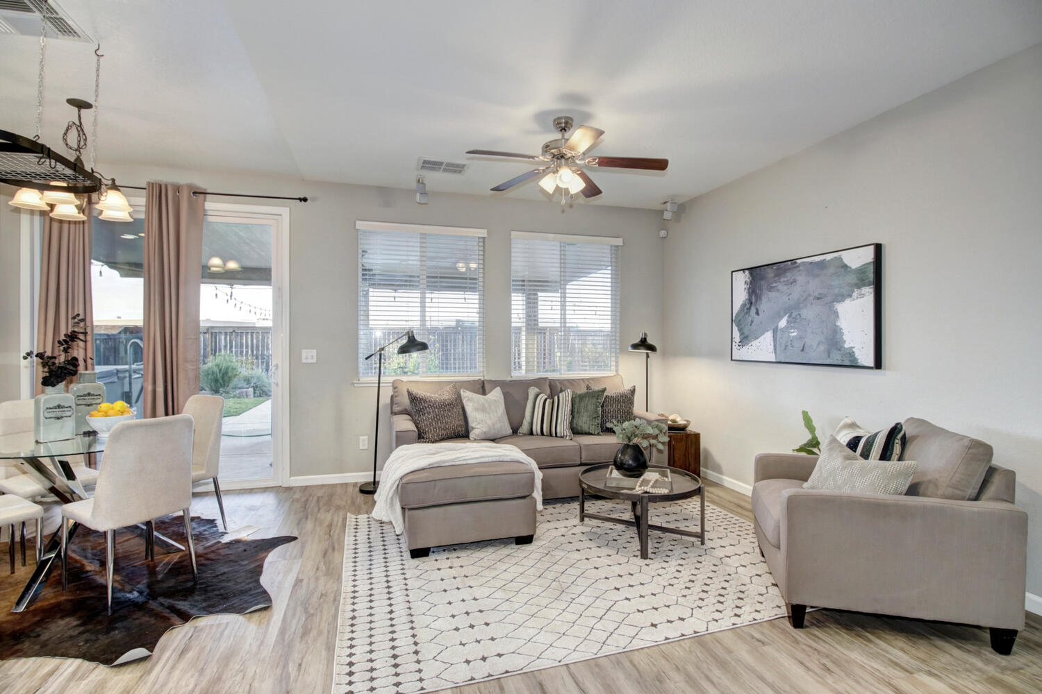 2572_Woodfield_Way_Roseville-large-006-005-006-1500x1000-72dpi