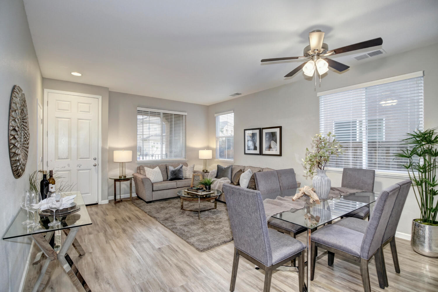 2572_Woodfield_Way_Roseville-large-012-011-012-1500x1000-72dpi