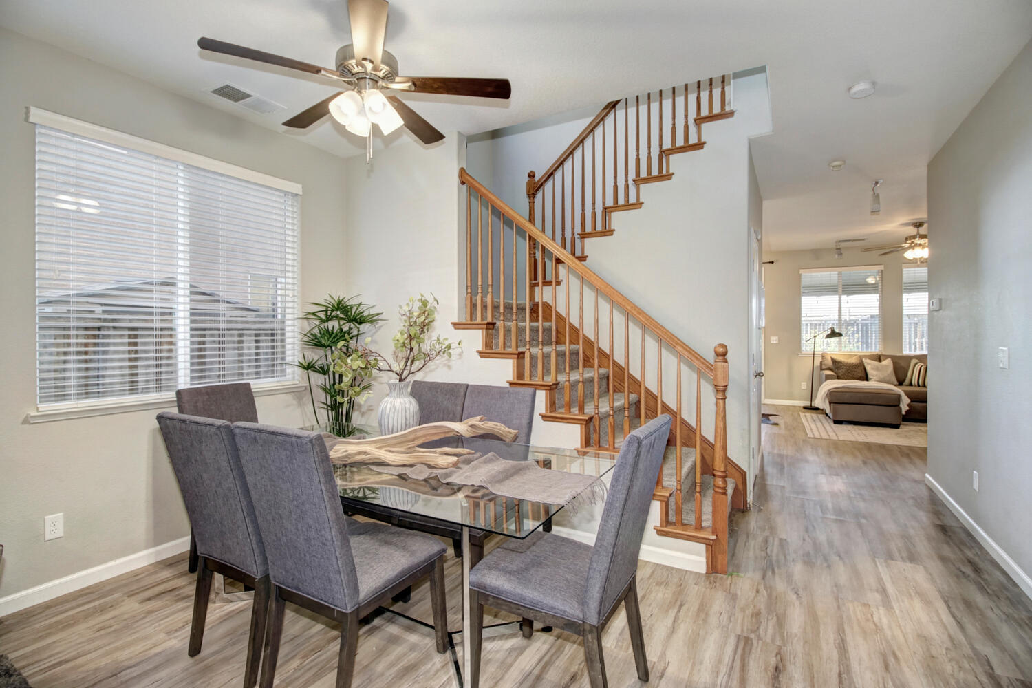 2572_Woodfield_Way_Roseville-large-014-022-014-1500x1000-72dpi