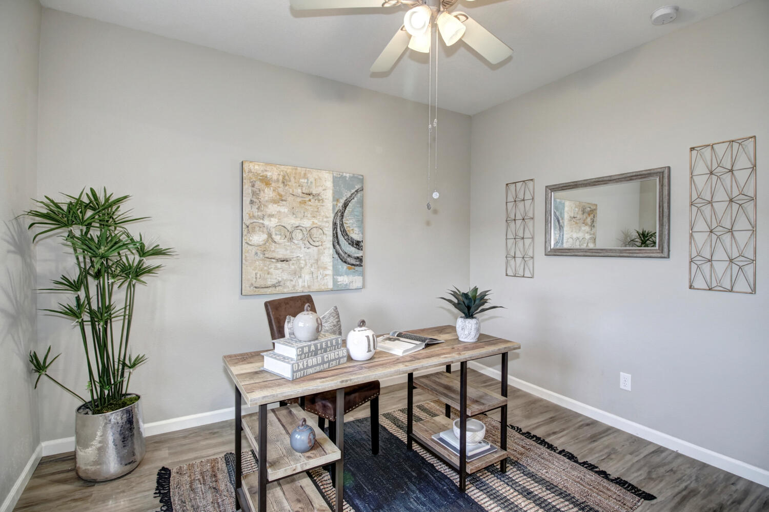 2572_Woodfield_Way_Roseville-large-016-012-016-1500x1000-72dpi