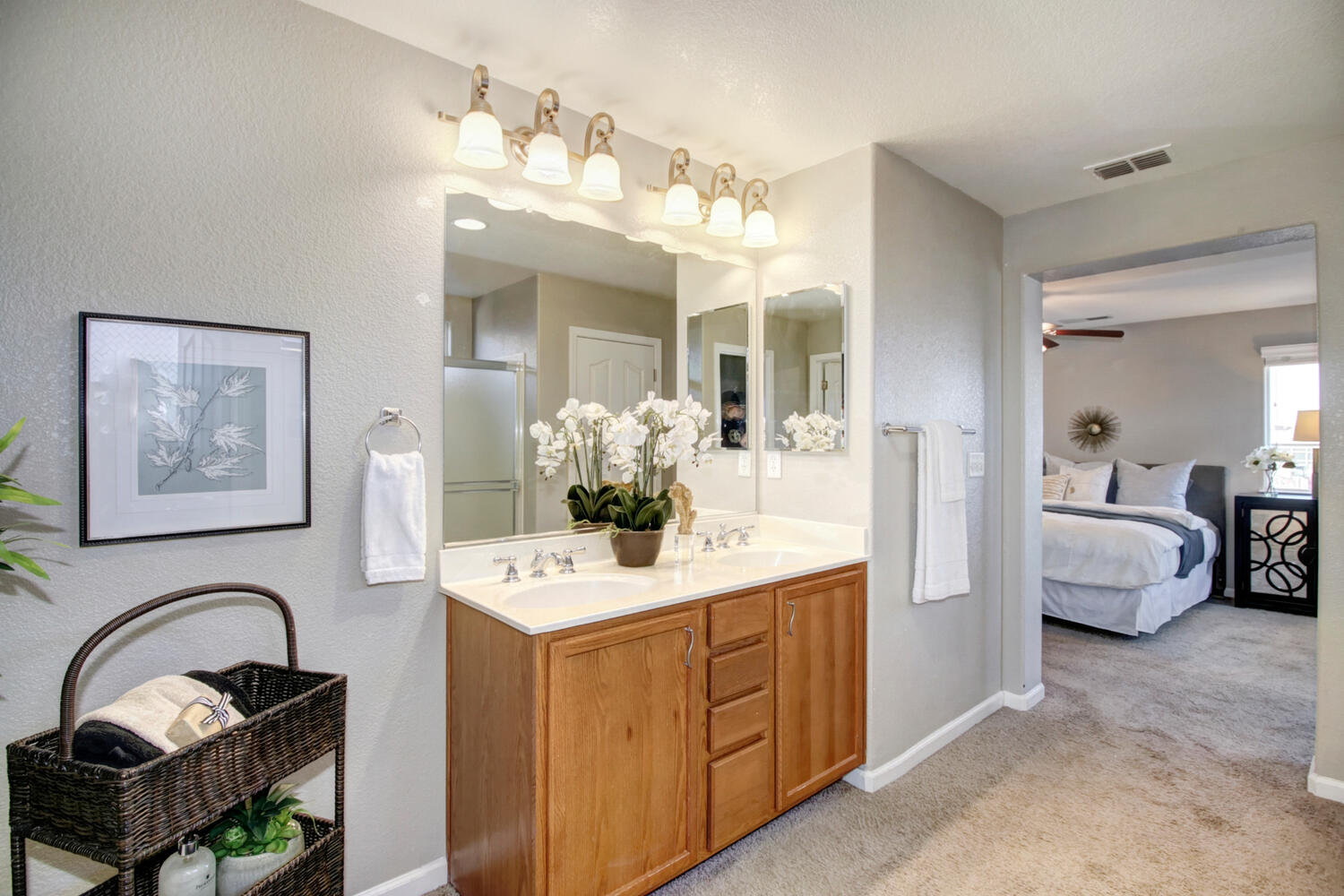 2572_Woodfield_Way_Roseville-large-019-010-019-1500x1000-72dpi