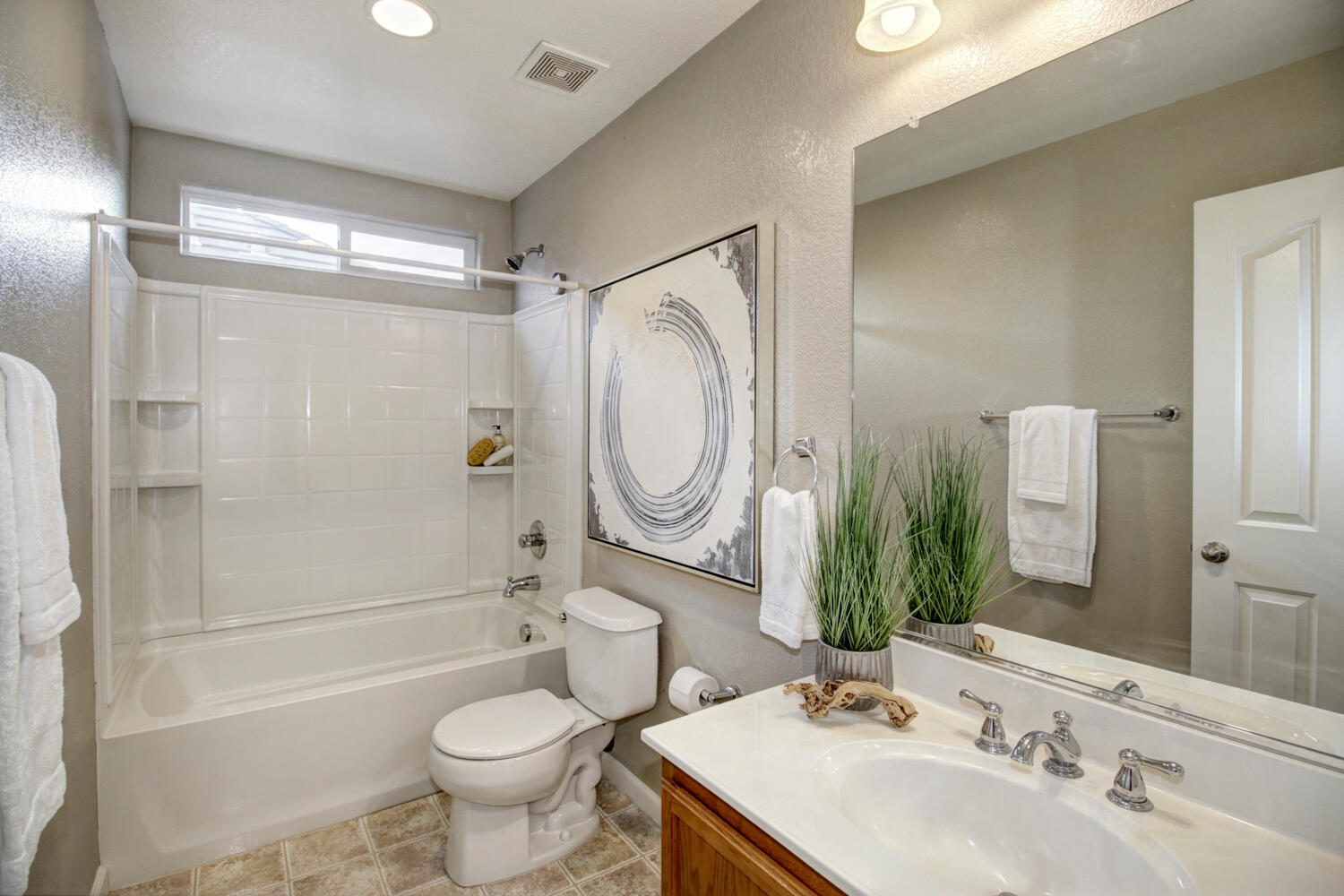 2572_Woodfield_Way_Roseville-large-025-016-025-1500x1000-72dpi