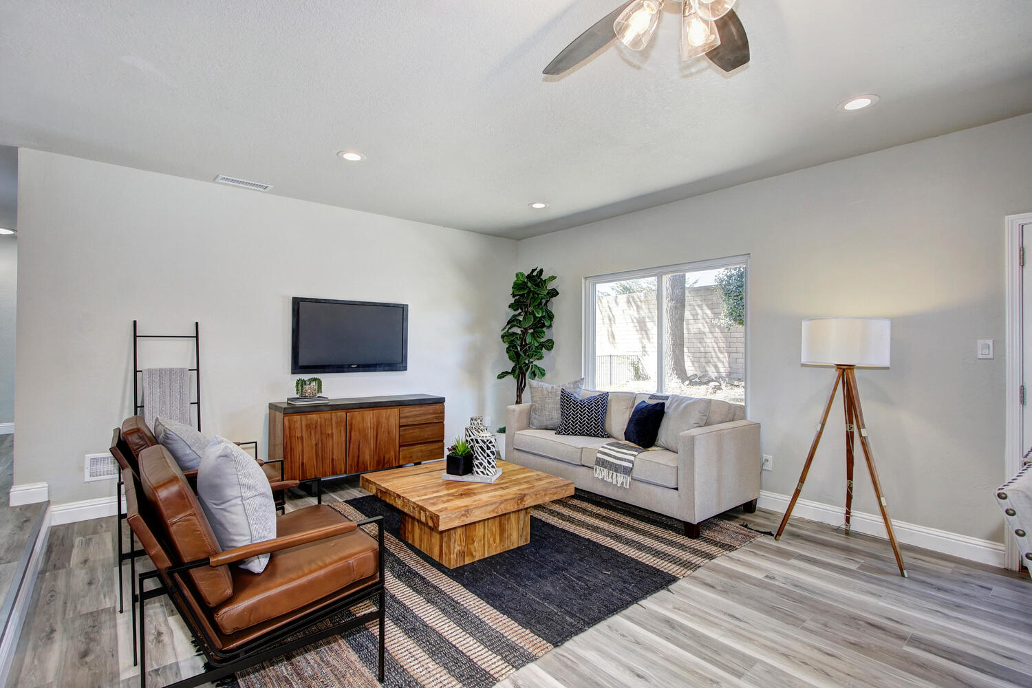 2800_Marmor_Ct_Sacramento_CA-large-004-008-004-1500x1000-72dpi