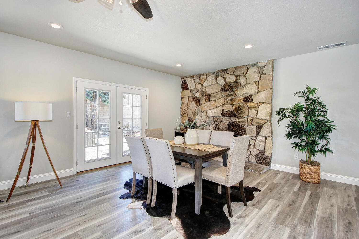 2800_Marmor_Ct_Sacramento_CA-large-007-004-007-1500x1000-72dpi