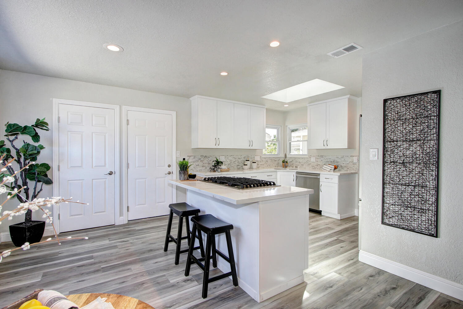 2800_Marmor_Ct_Sacramento_CA-large-011-013-011-1500x1000-72dpi