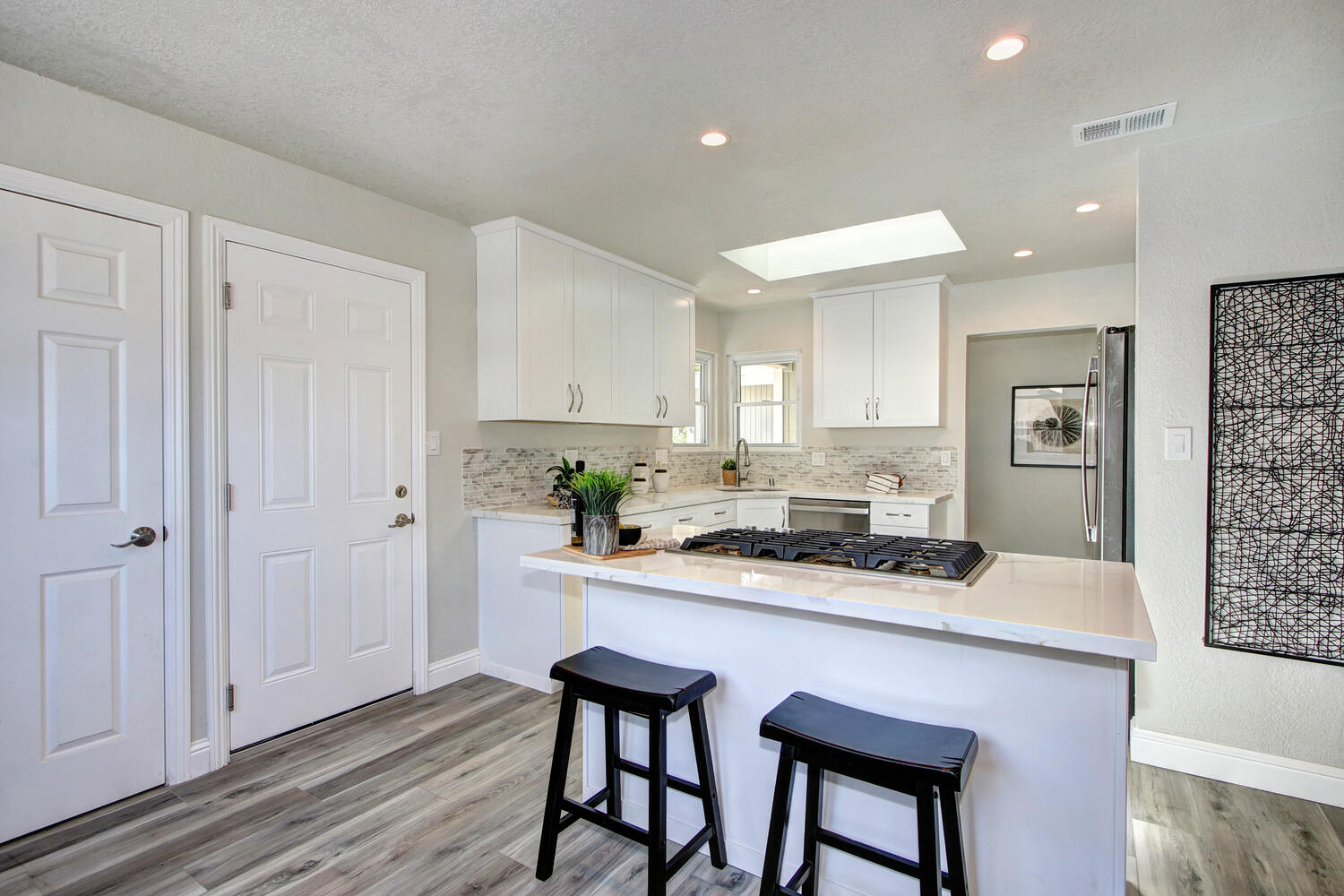2800_Marmor_Ct_Sacramento_CA-large-014-016-014-1500x1000-72dpi
