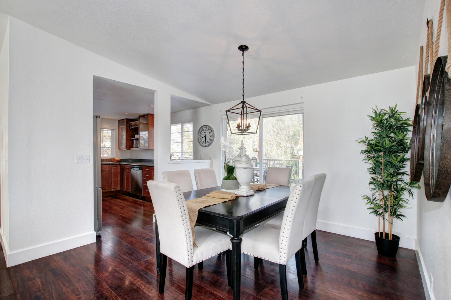 305_Castle_Ct_Roseville_CA-large-011-011-011-1500x1000-72dpi