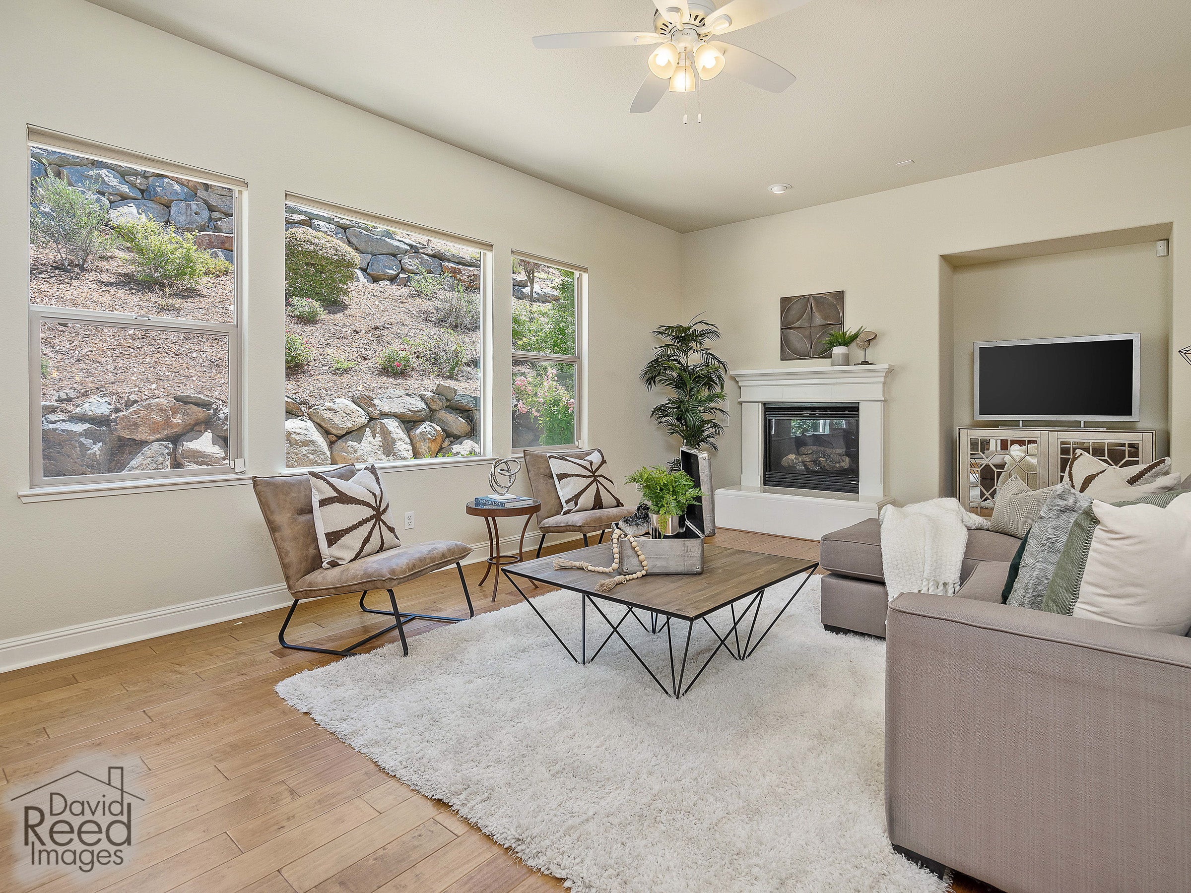 3151_OrbetelloWay_Int_FamilyRoom_1_01