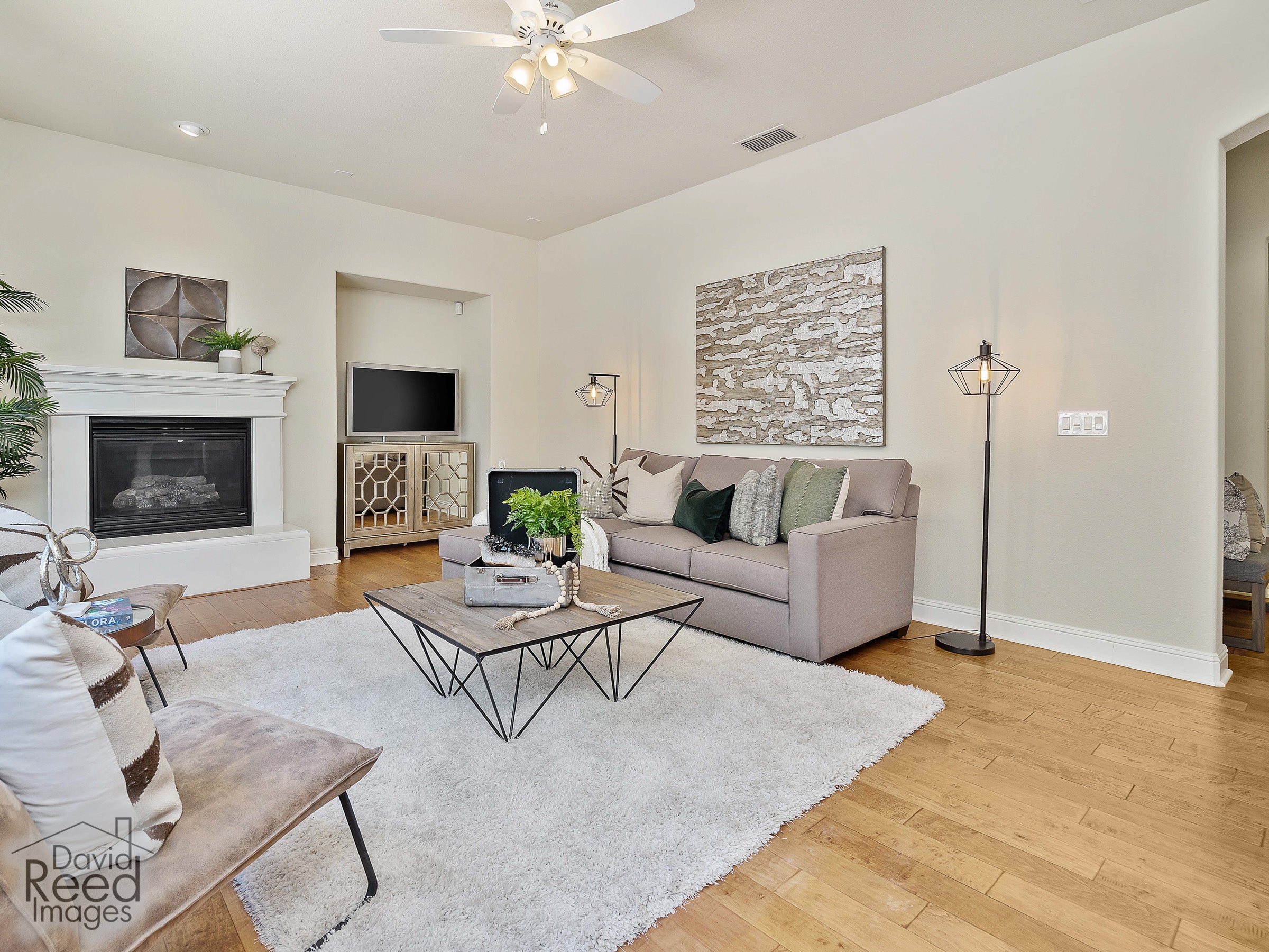 3151_OrbetelloWay_Int_FamilyRoom_1_02