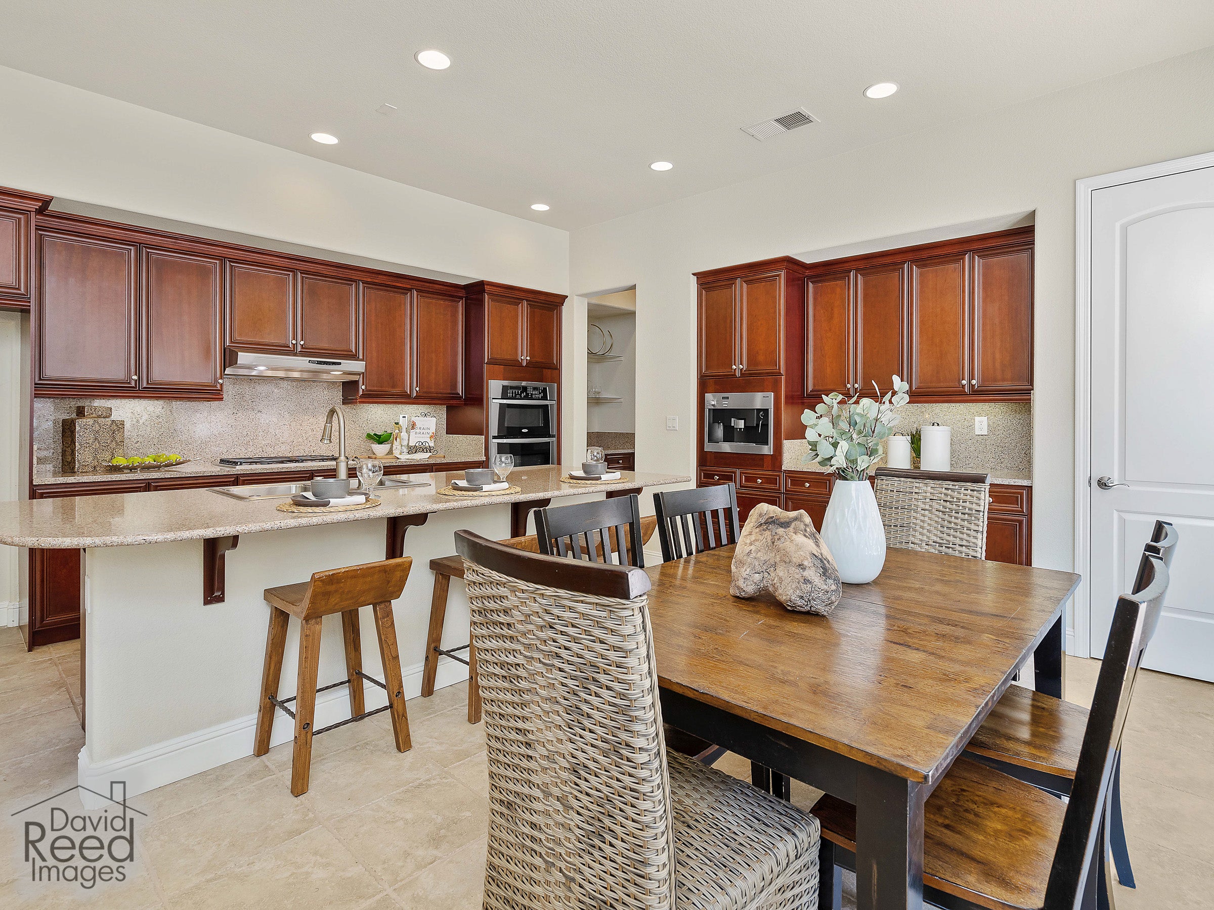 3151_OrbetelloWay_Int_Kitchen_1_05