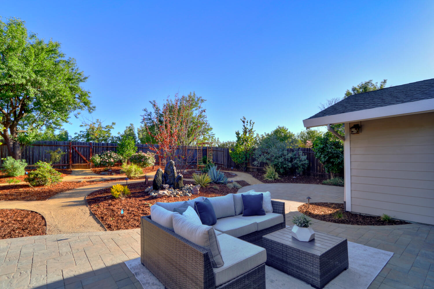 3302_Breton_Ave_Davis_CA_95616-large-043-044-043-1500x1000-72dpi