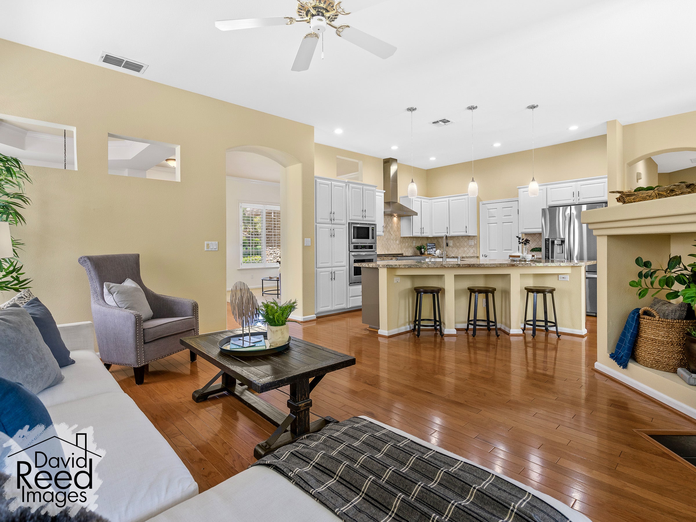 3957_IronwoodDrive_Int_FamilyRoom_1_03