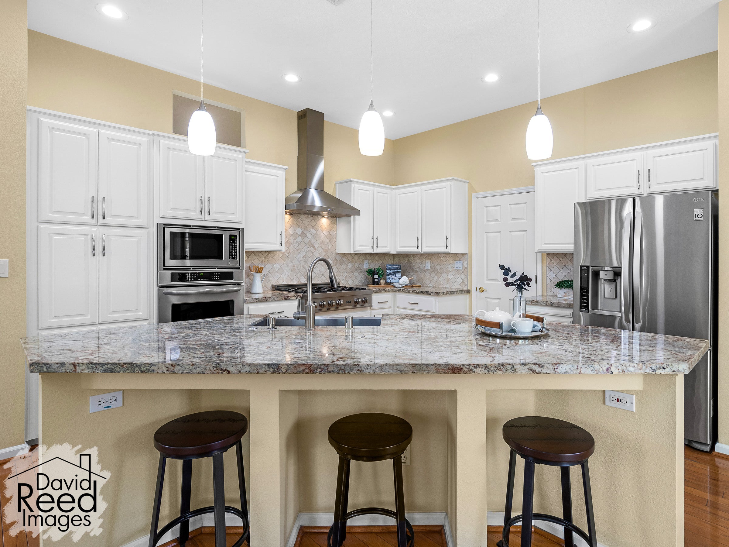 3957_IronwoodDrive_Int_Kitchen_1_01