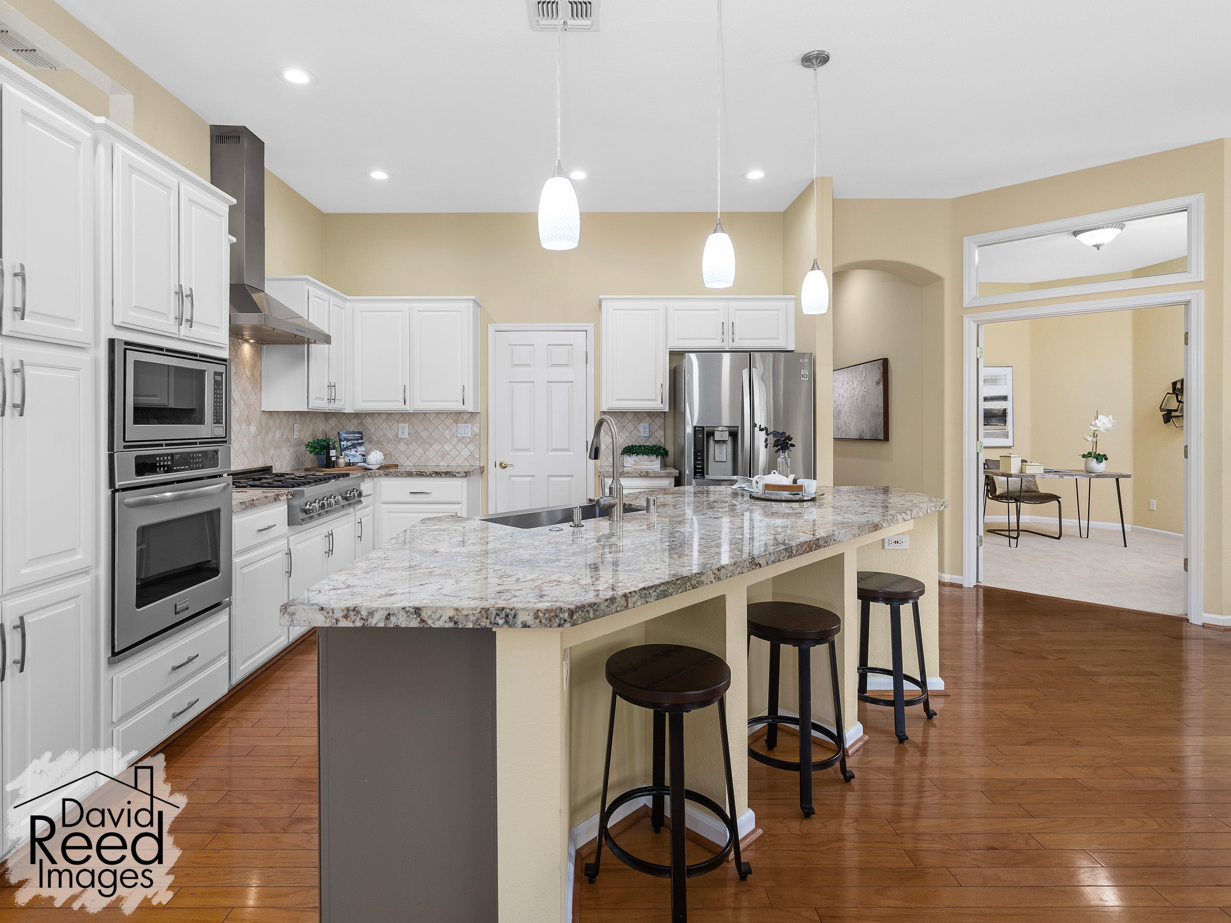 3957_IronwoodDrive_Int_Kitchen_1_02