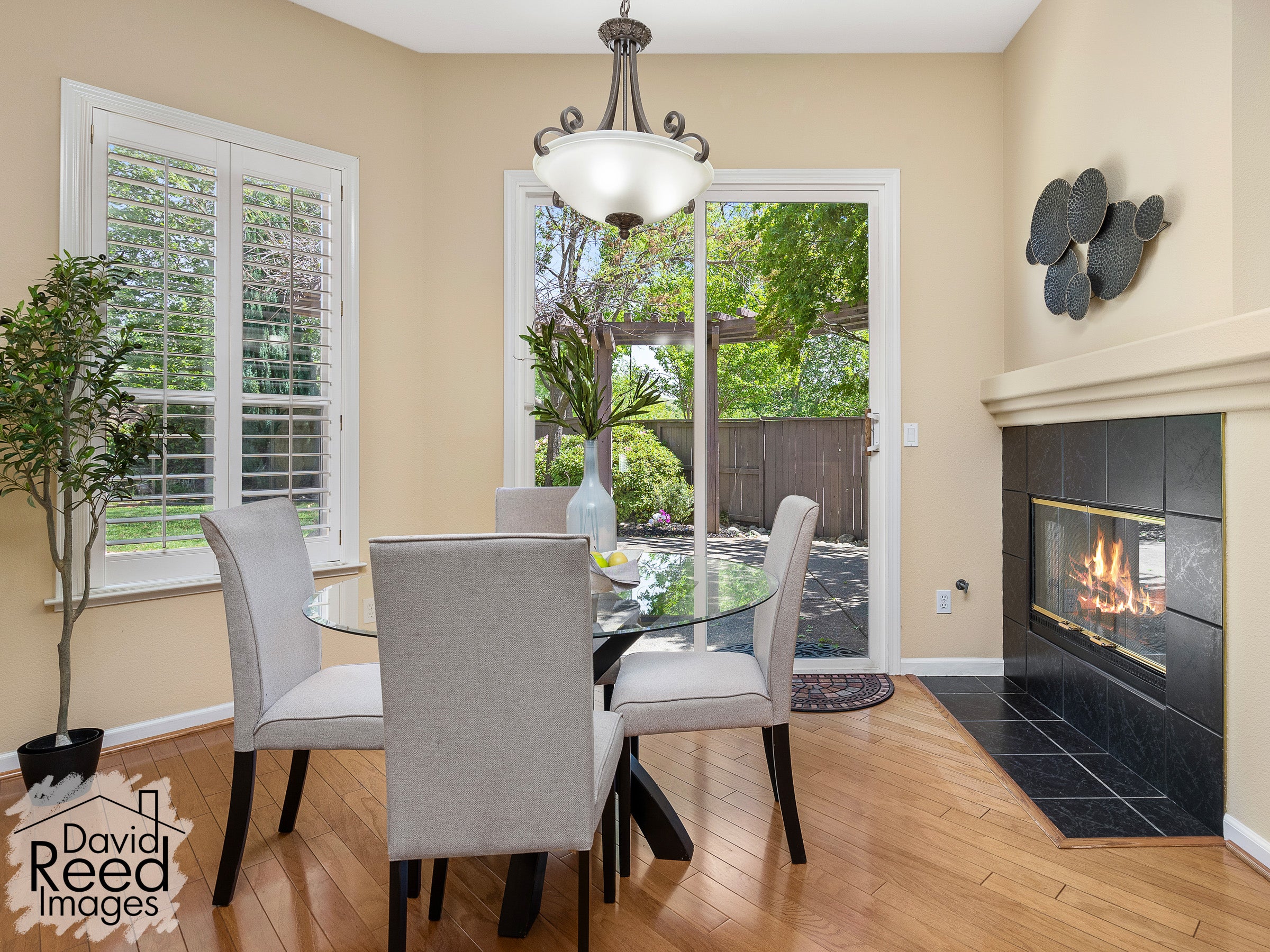3957_IronwoodDrive_Int_Kitchen_1_08_WithFire