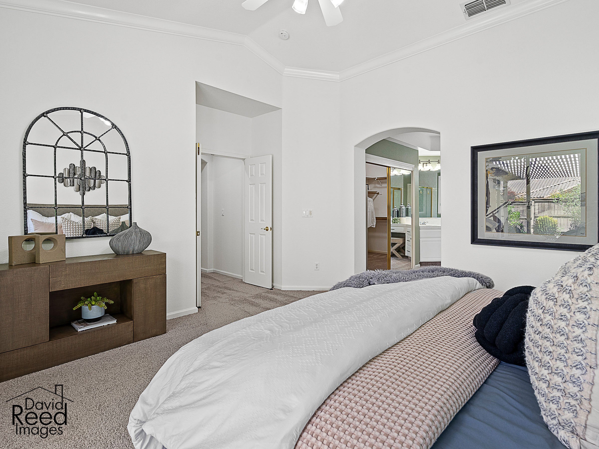 4000_MeadowWoodDrive_Int_Bedroom1_1_03