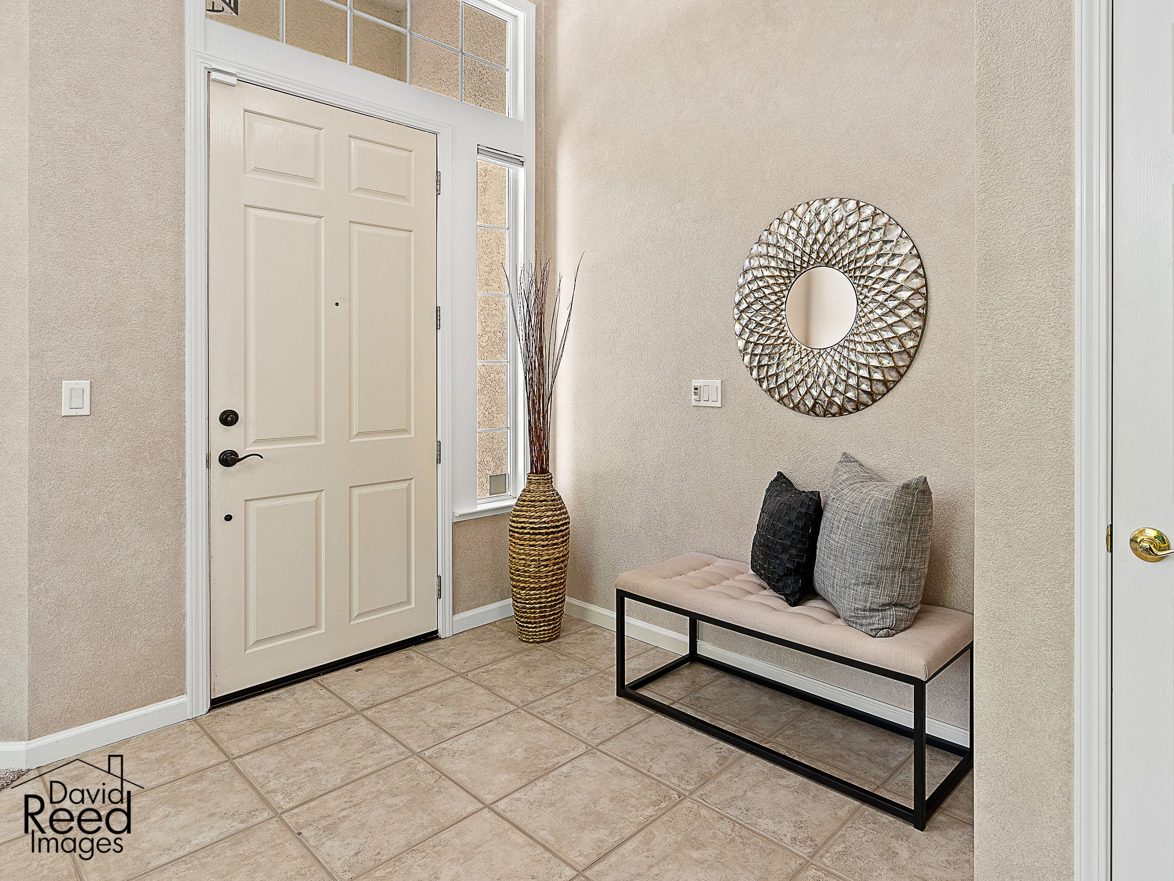 4000_MeadowWoodDrive_Int_Entry_1_01