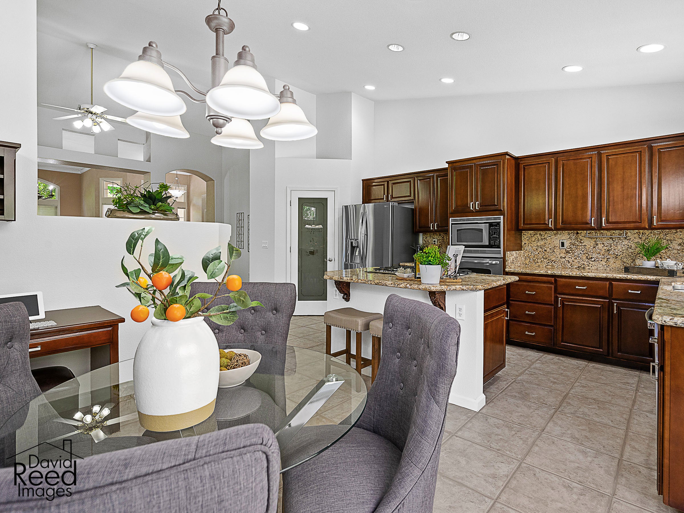 4000_MeadowWoodDrive_Int_Kitchen_1_07