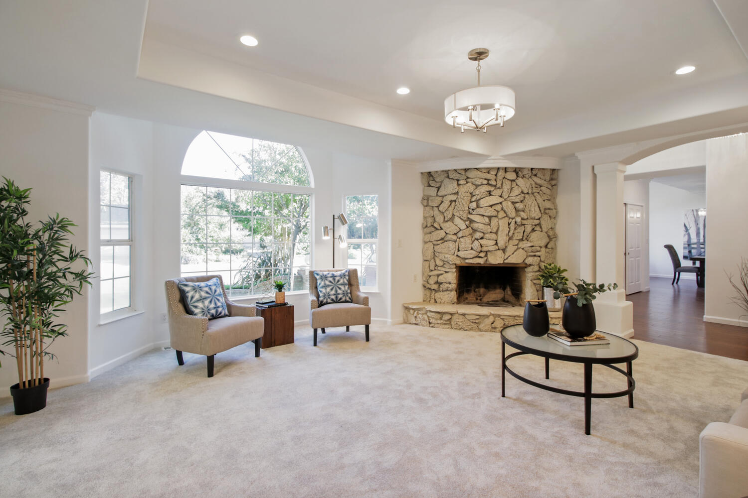 4033_Crondall_Dr_Sacramento_CA-large-011-068-011-1500x1000-72dpi