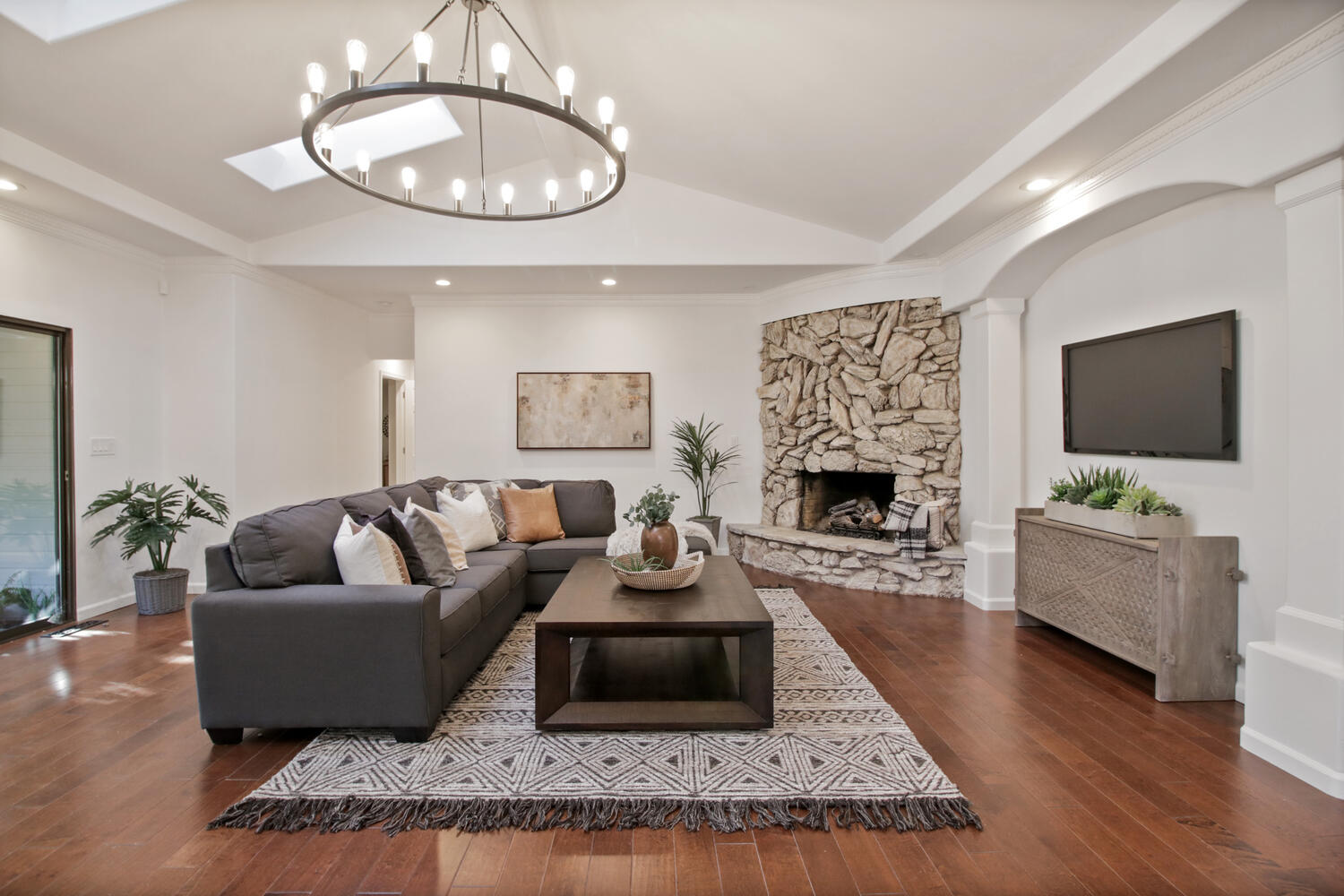4033_Crondall_Dr_Sacramento_CA-large-017-017-017-1500x1000-72dpi