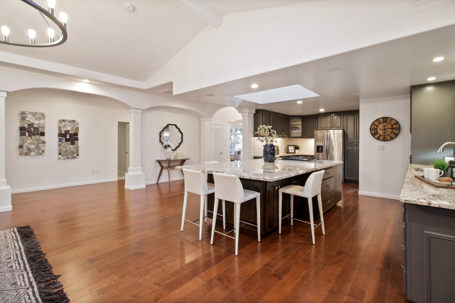 4033_Crondall_Dr_Sacramento_CA-large-023-032-023-1500x1000-72dpi