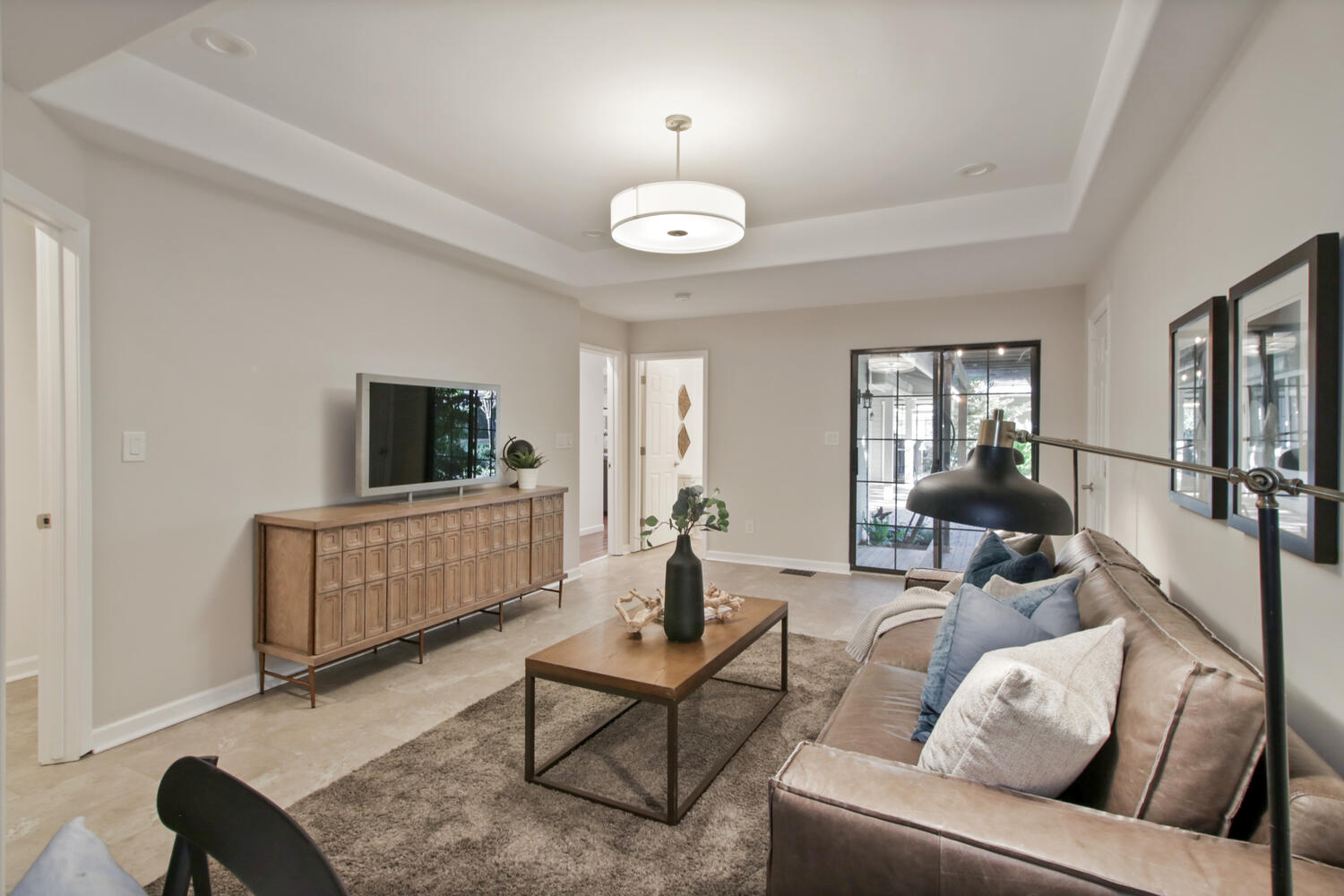 4033_Crondall_Dr_Sacramento_CA-large-045-050-045-1500x1000-72dpi