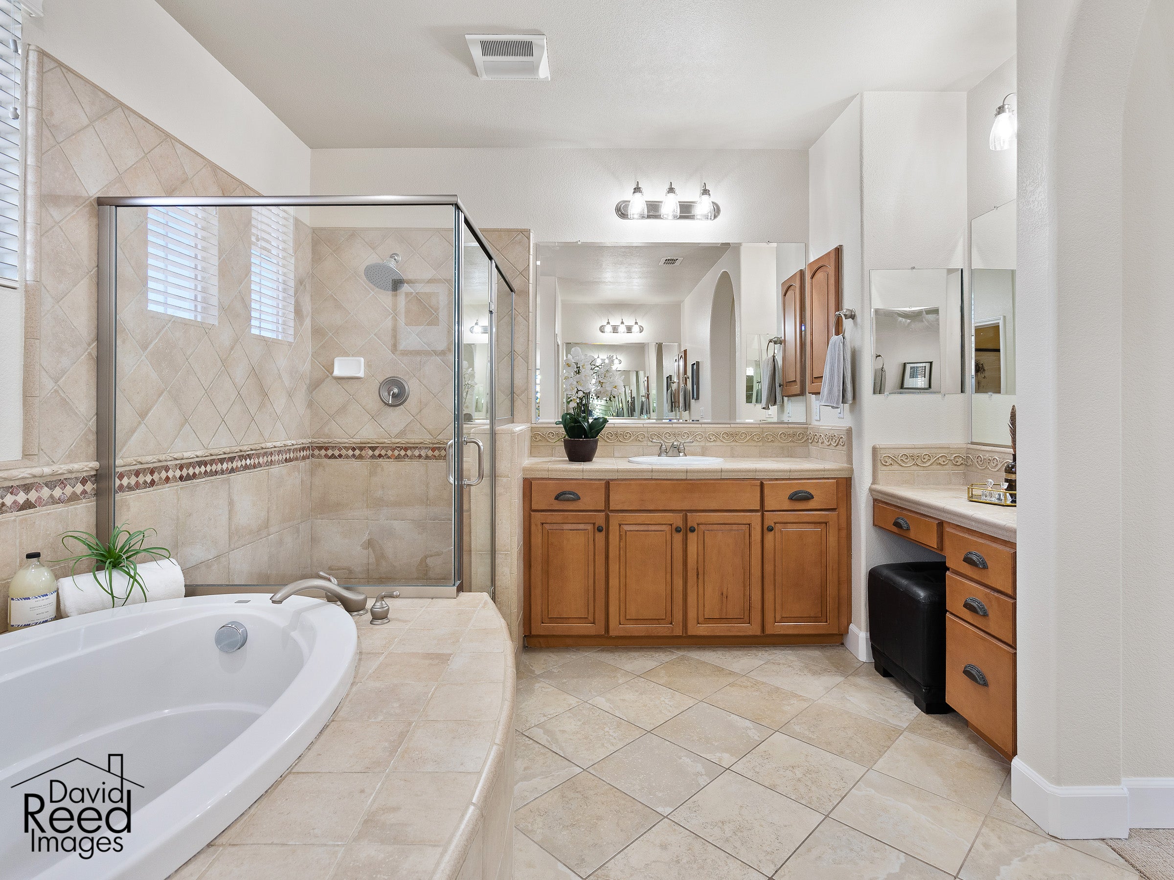 4093_BothwellCircle_Int_Bedroom1_1_06