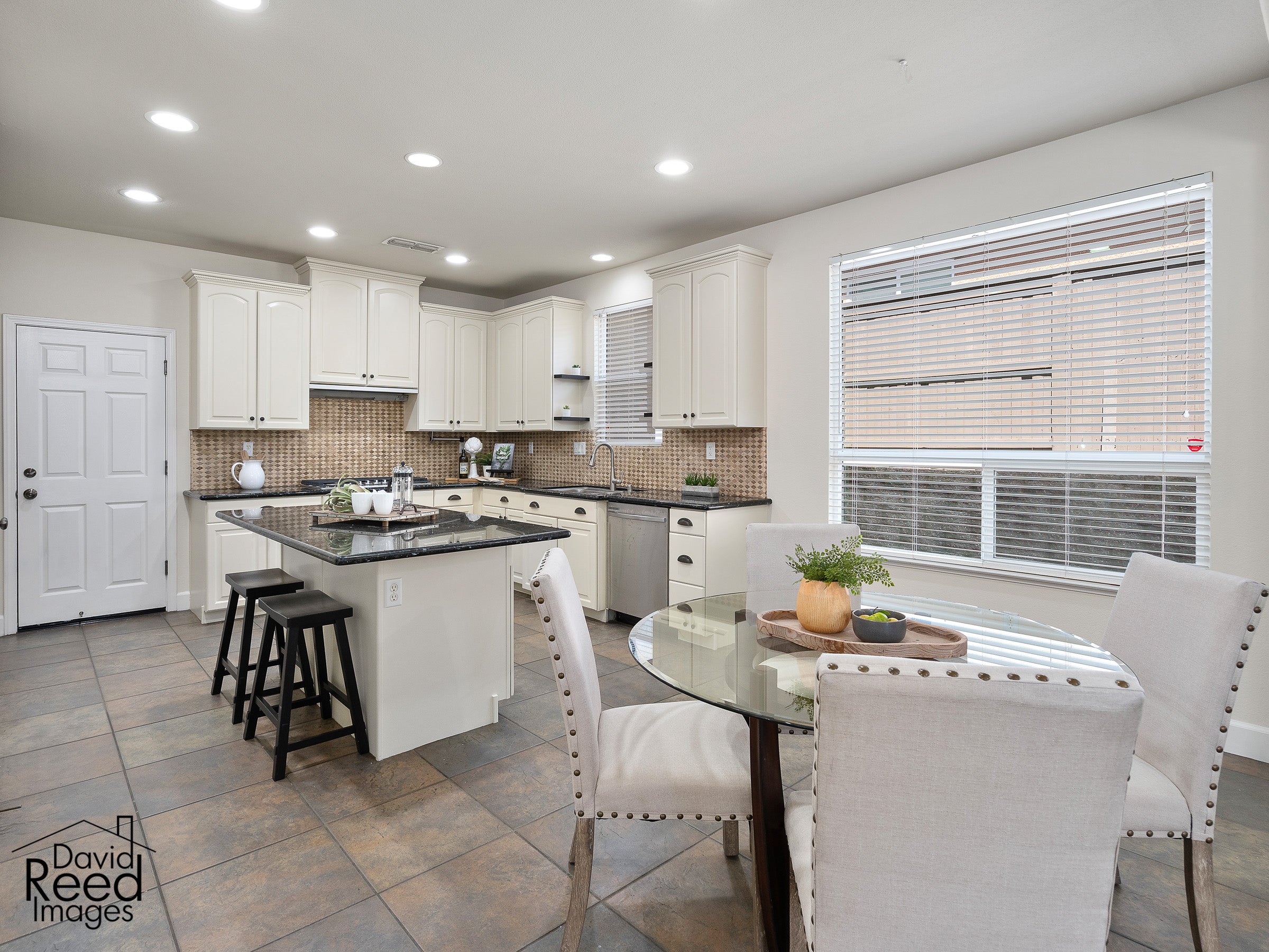 4093_BothwellCircle_Int_Kitchen_1_01